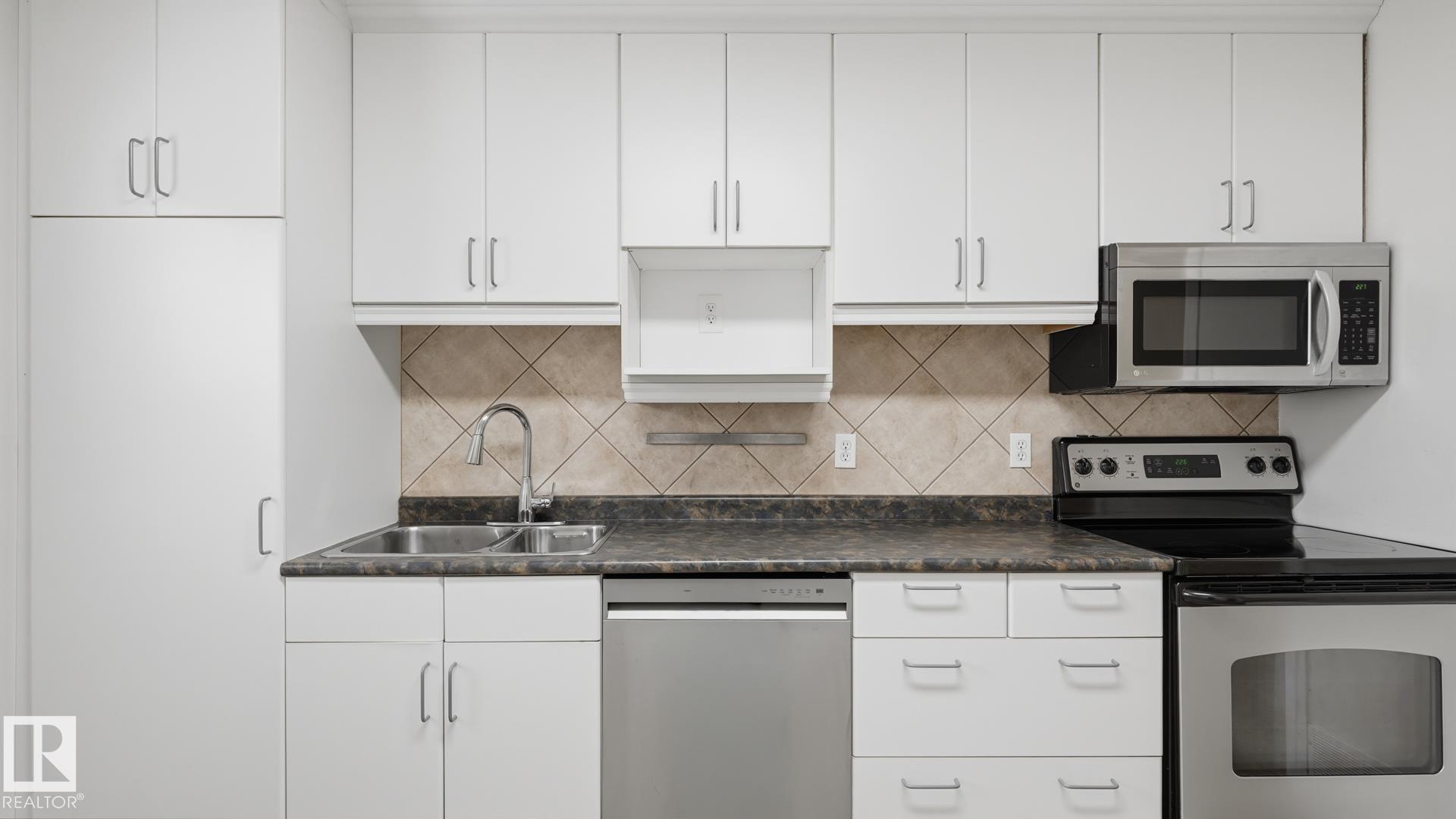 Photo 8 at 11836 62 Street NW, Montrose, Edmonton