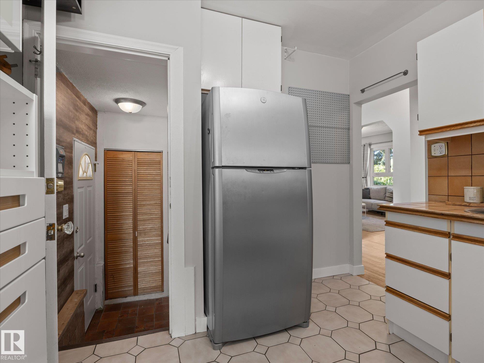 Photo 11 at 11119 62 Avenue NW, Parkallen, Edmonton