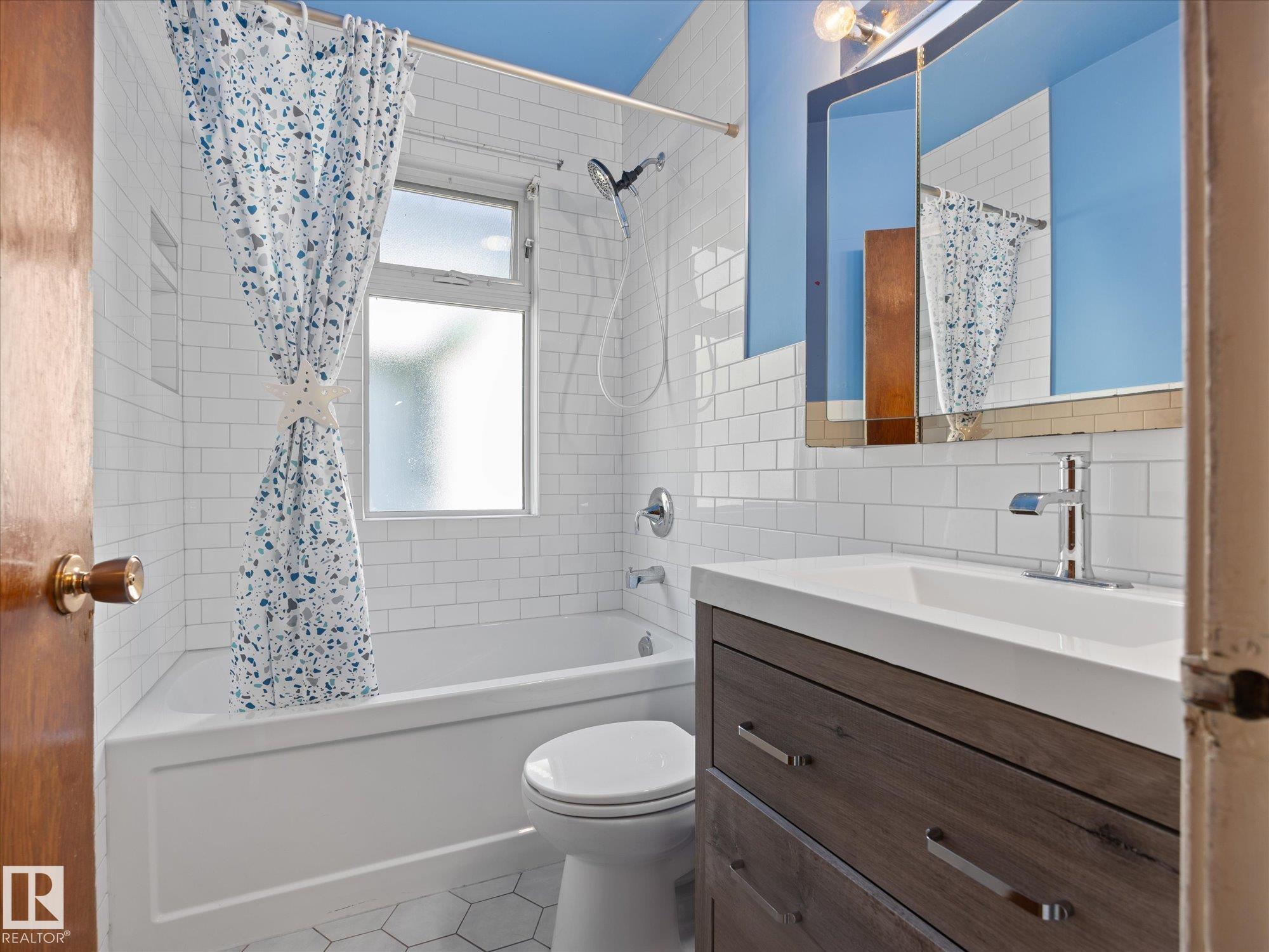 Photo 12 at 11119 62 Avenue NW, Parkallen, Edmonton
