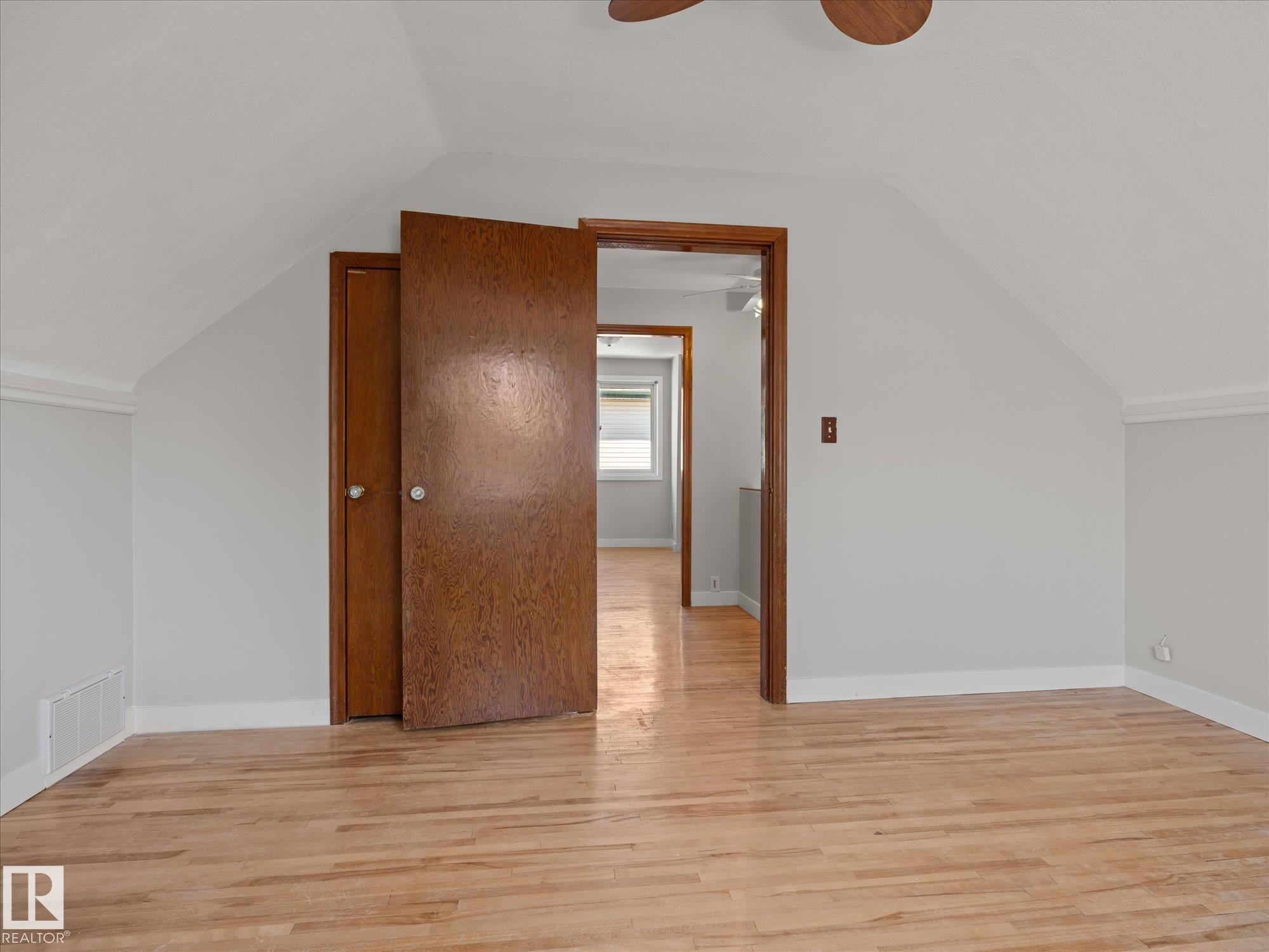 Photo 18 at 11119 62 Avenue NW, Parkallen, Edmonton