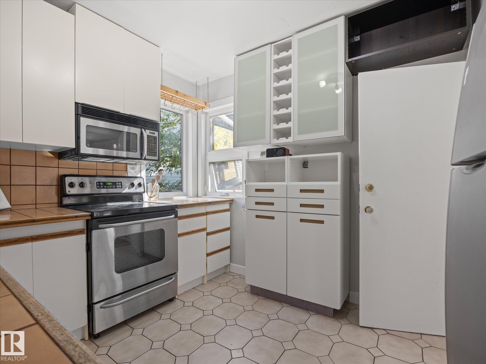 Photo 9 at 11119 62 Avenue NW, Parkallen, Edmonton