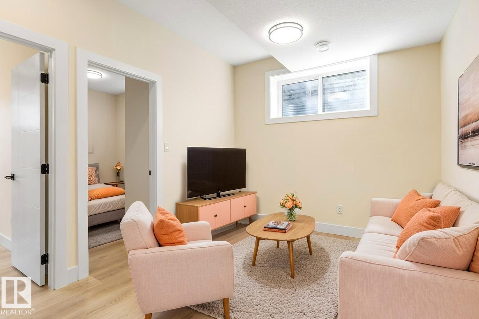 Photo 33 at 10323 79 Street NW, Forest Heights, Edmonton