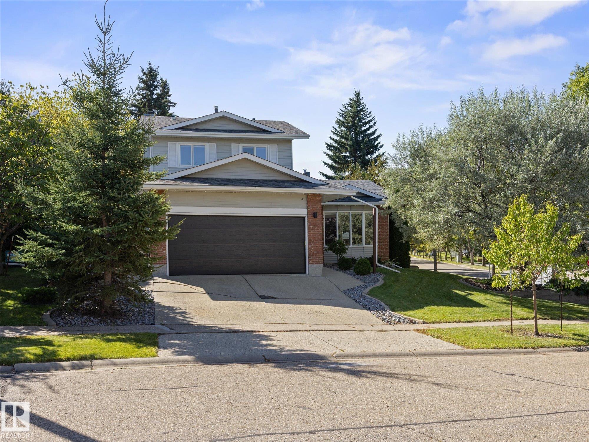 Photo 2 at 15 Willoughby Drive, Woodlands, St. Albert