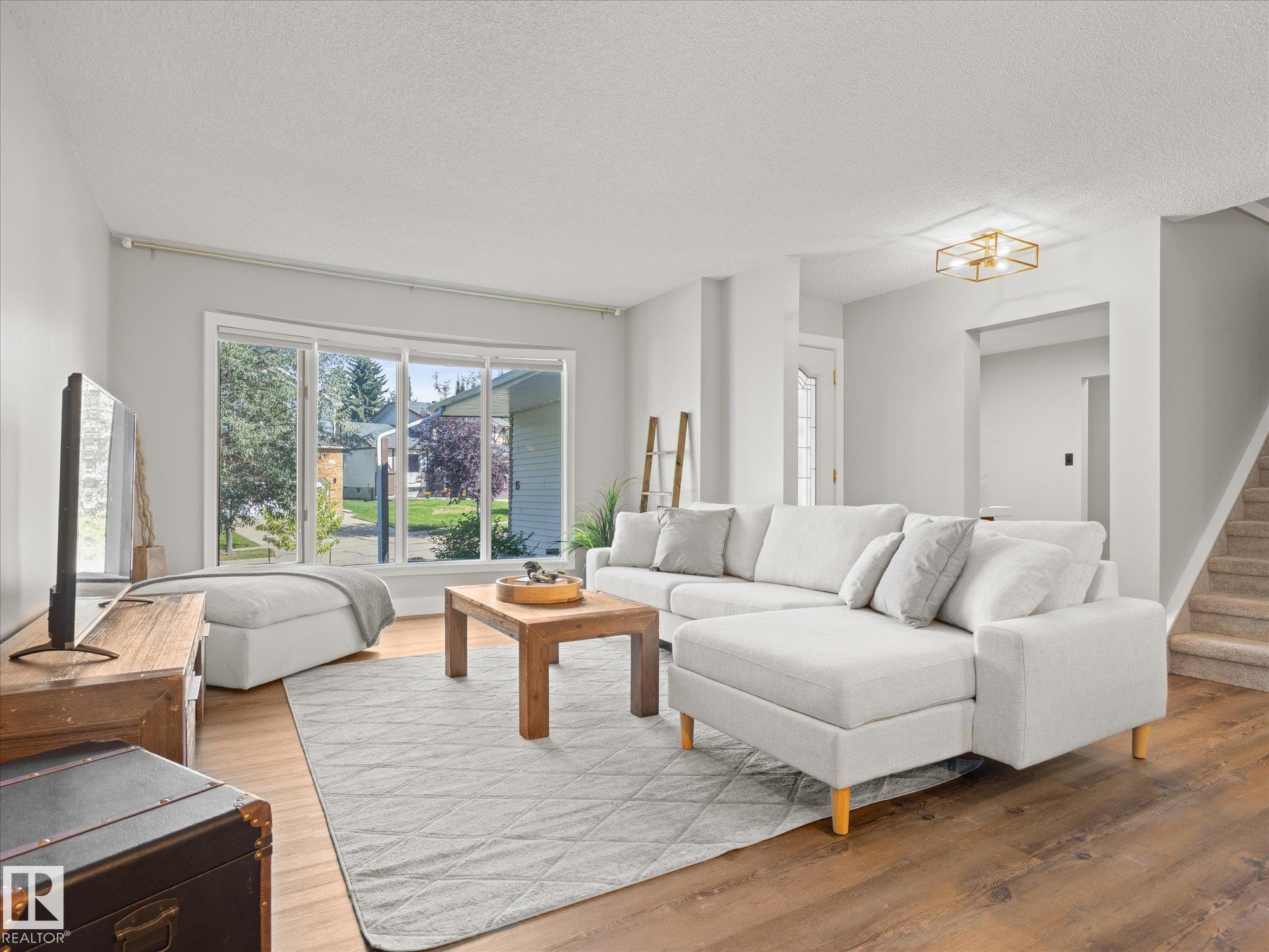 Photo 7 at 15 Willoughby Drive, Woodlands, St. Albert