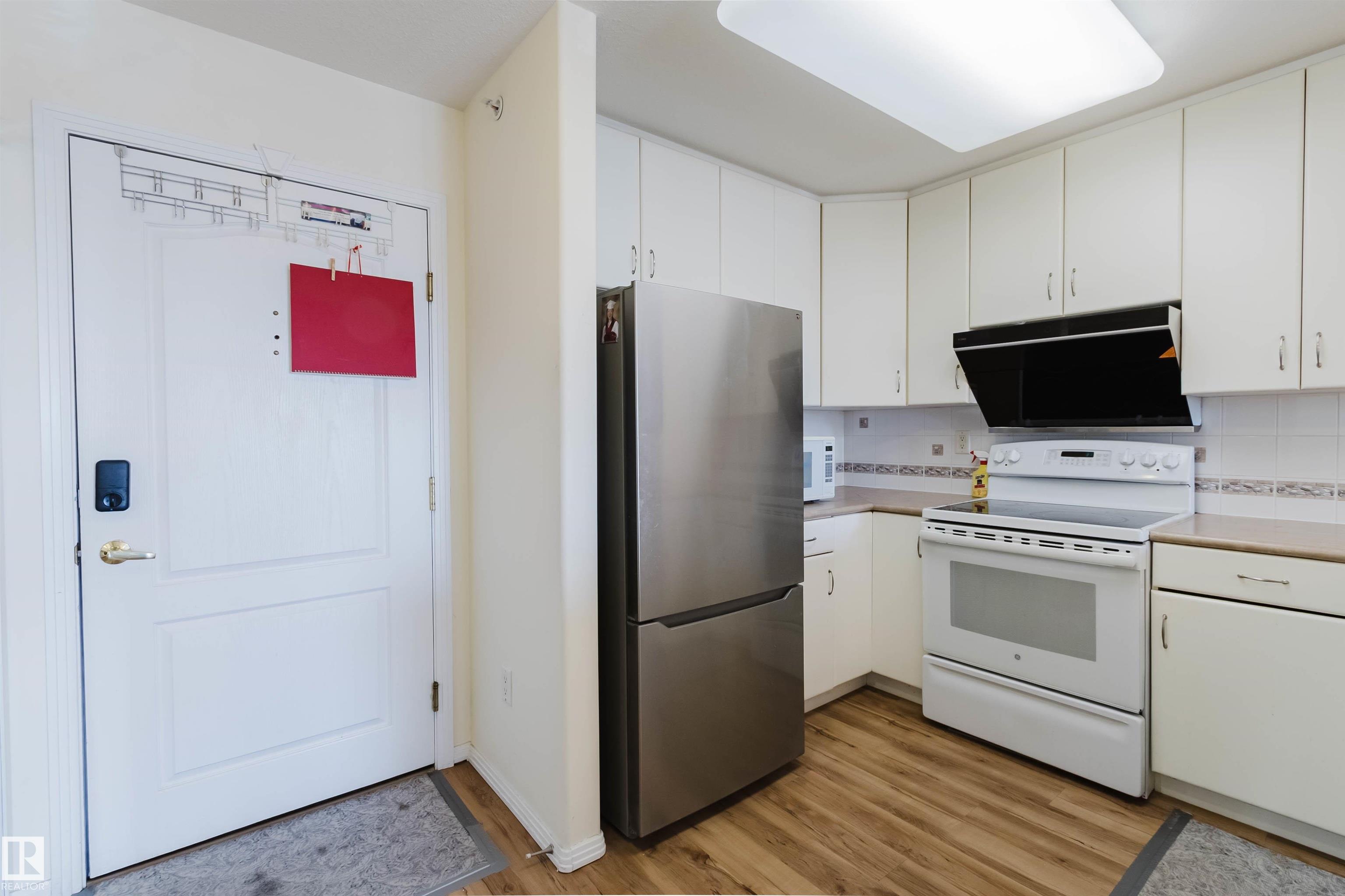Photo 2 at 405 - 8922 156 Street NW, Meadowlark Park, Edmonton