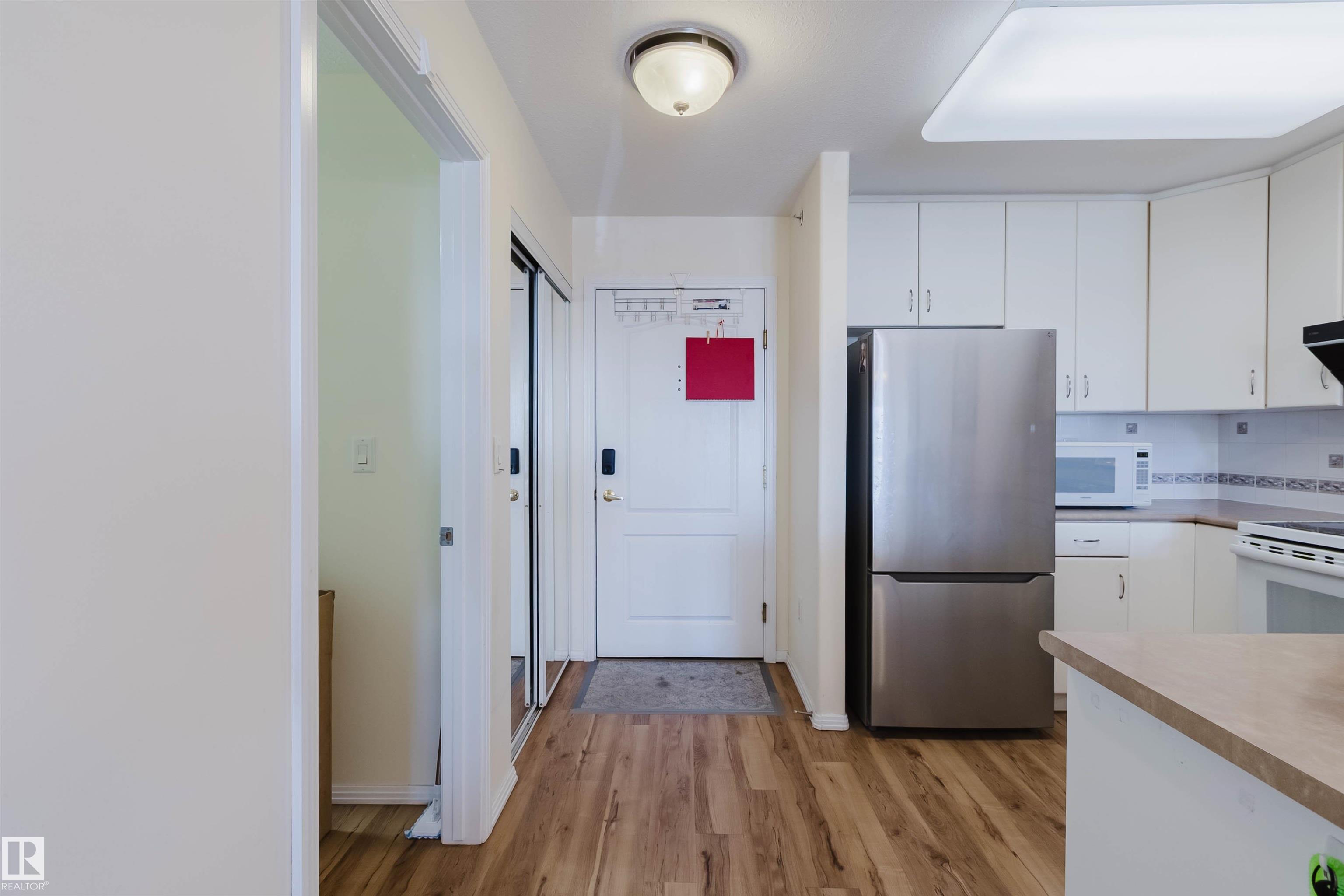 Photo 3 at 405 - 8922 156 Street NW, Meadowlark Park, Edmonton