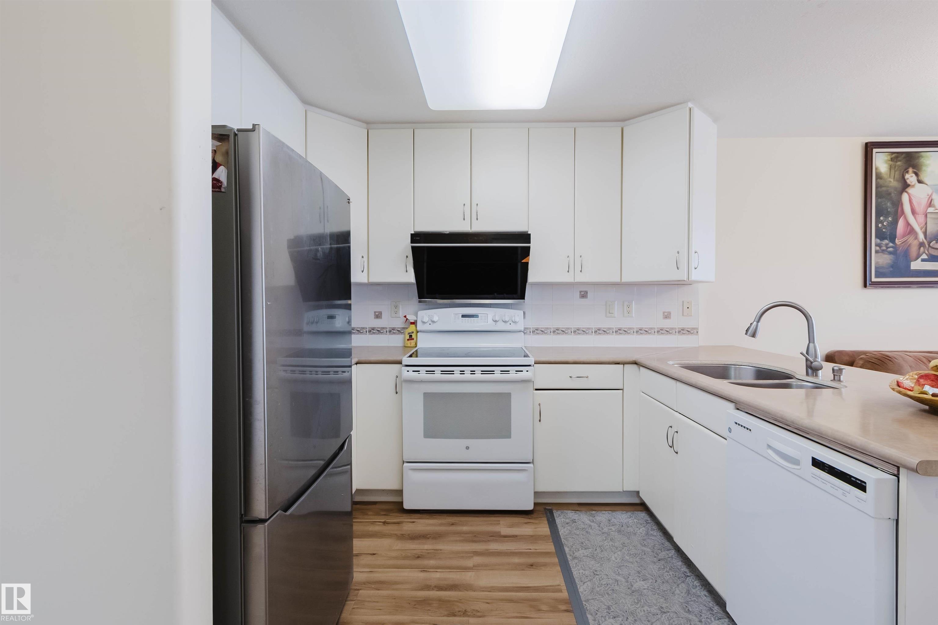 Photo 5 at 405 - 8922 156 Street NW, Meadowlark Park, Edmonton