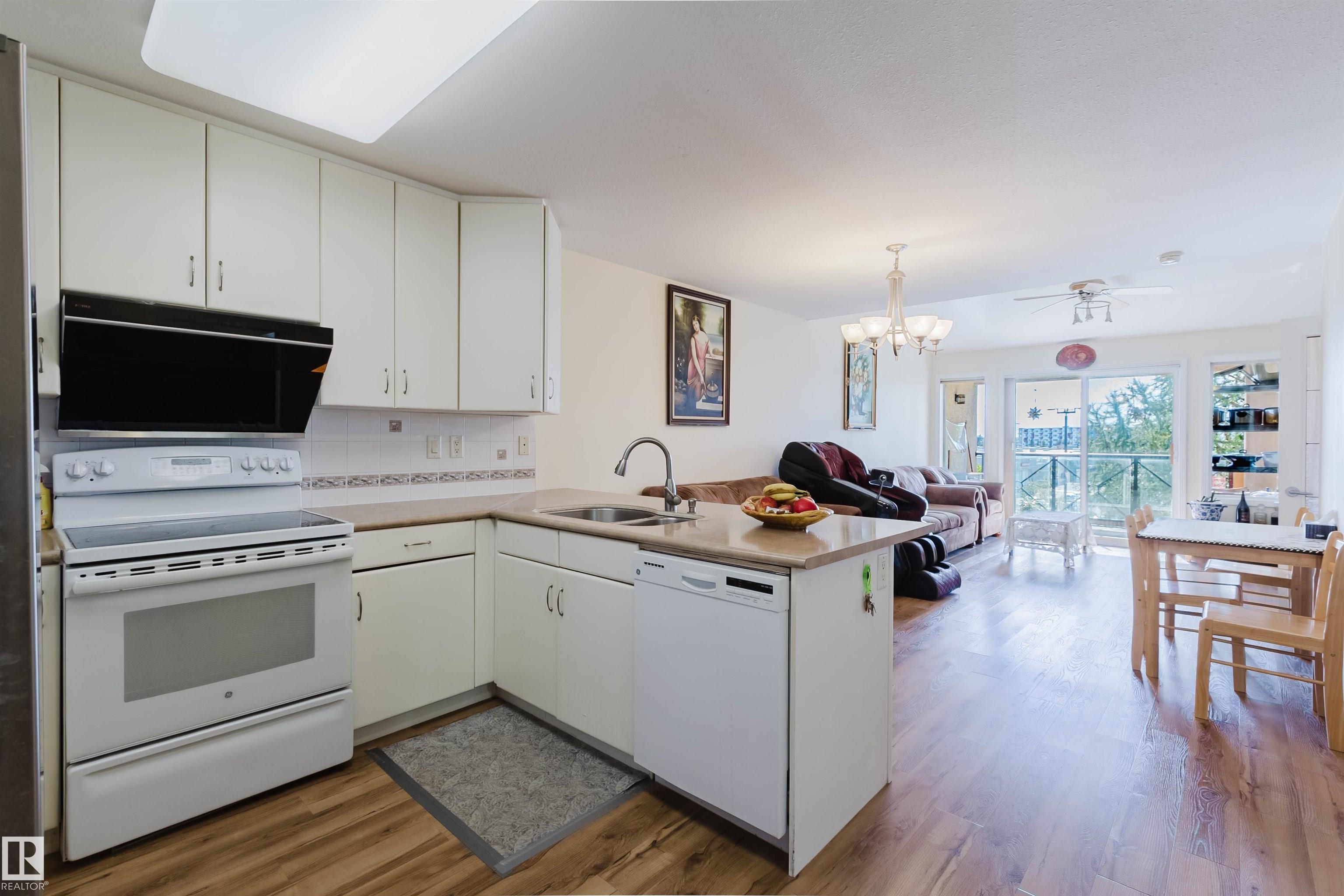 Photo 6 at 405 - 8922 156 Street NW, Meadowlark Park, Edmonton