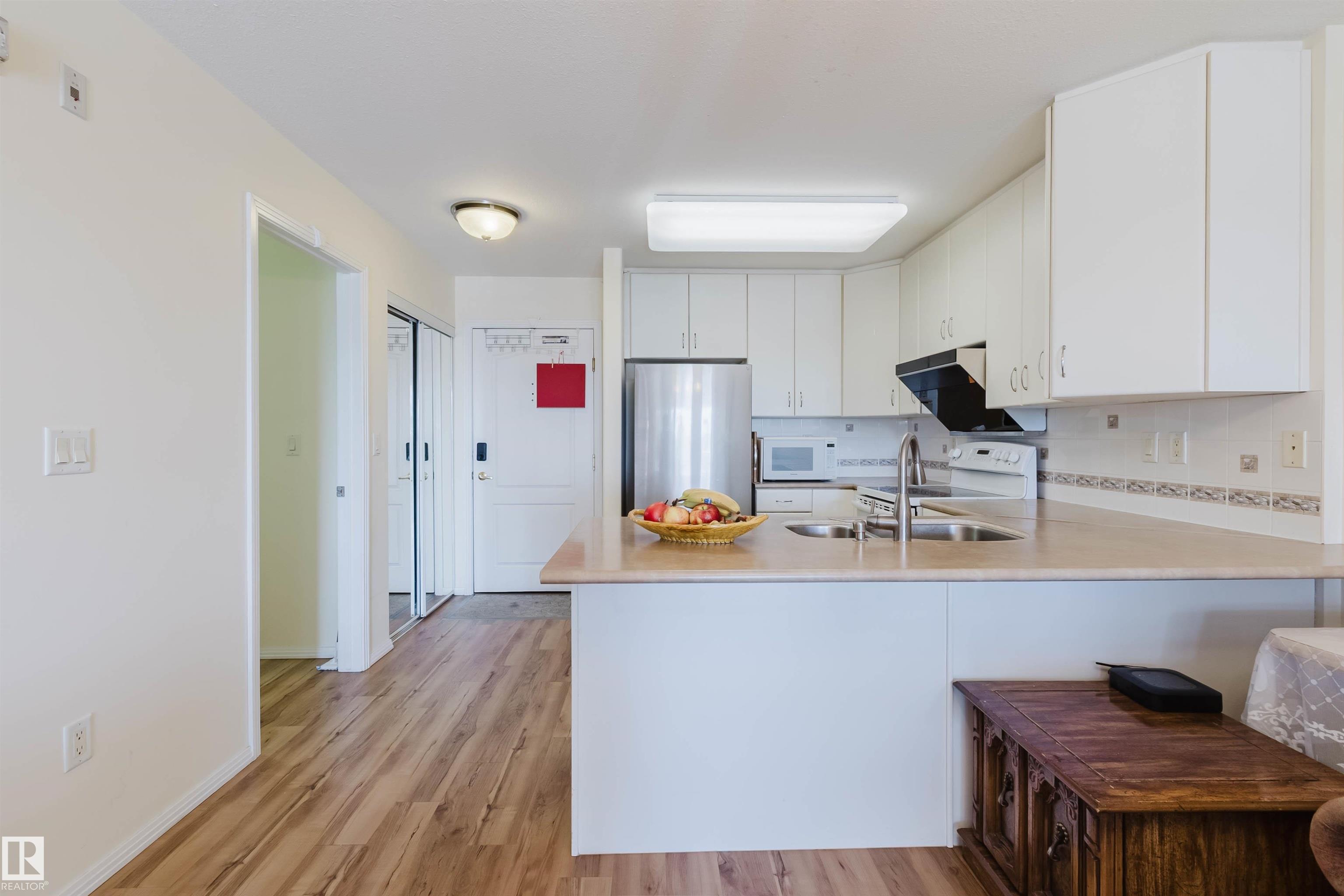 Photo 9 at 405 - 8922 156 Street NW, Meadowlark Park, Edmonton
