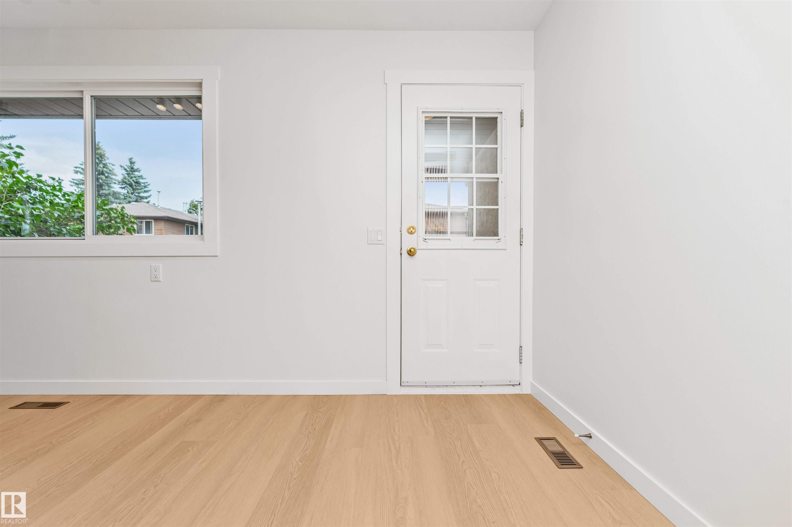 Photo 4 at 155 Woodborough Way NW, Bannerman, Edmonton