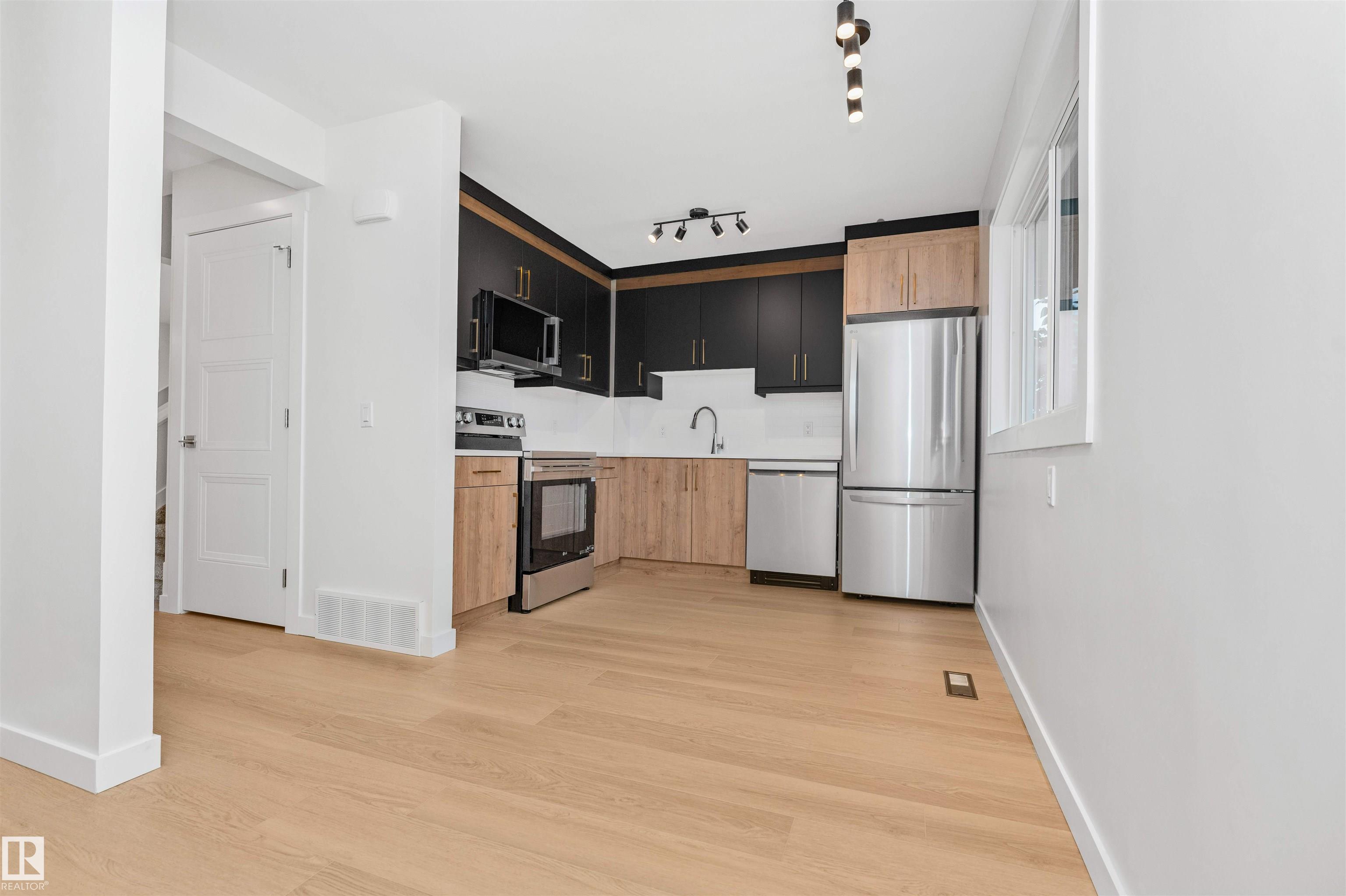 Photo 8 at 155 Woodborough Way NW, Bannerman, Edmonton