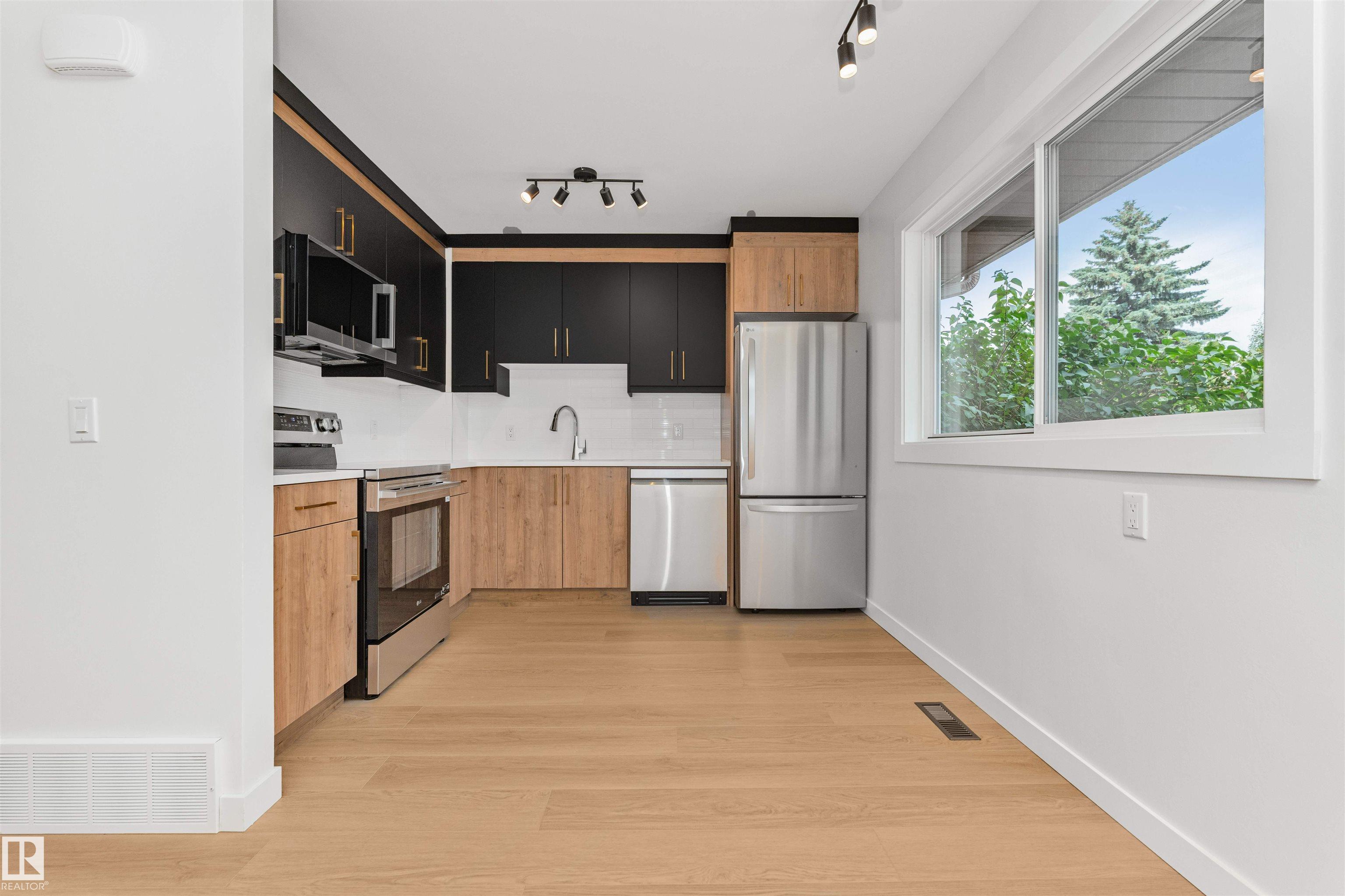 Photo 9 at 155 Woodborough Way NW, Bannerman, Edmonton