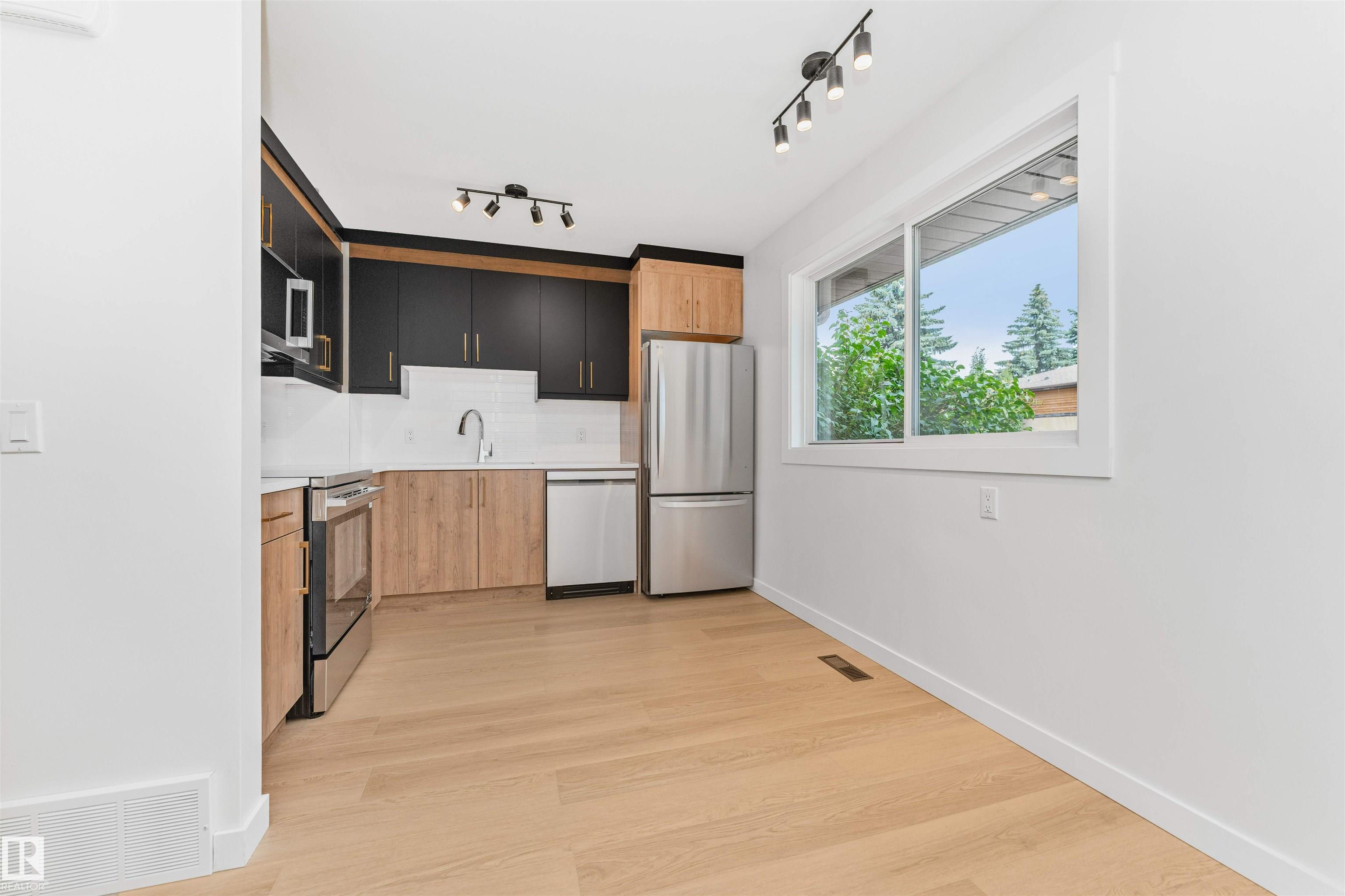 Photo 10 at 155 Woodborough Way NW, Bannerman, Edmonton