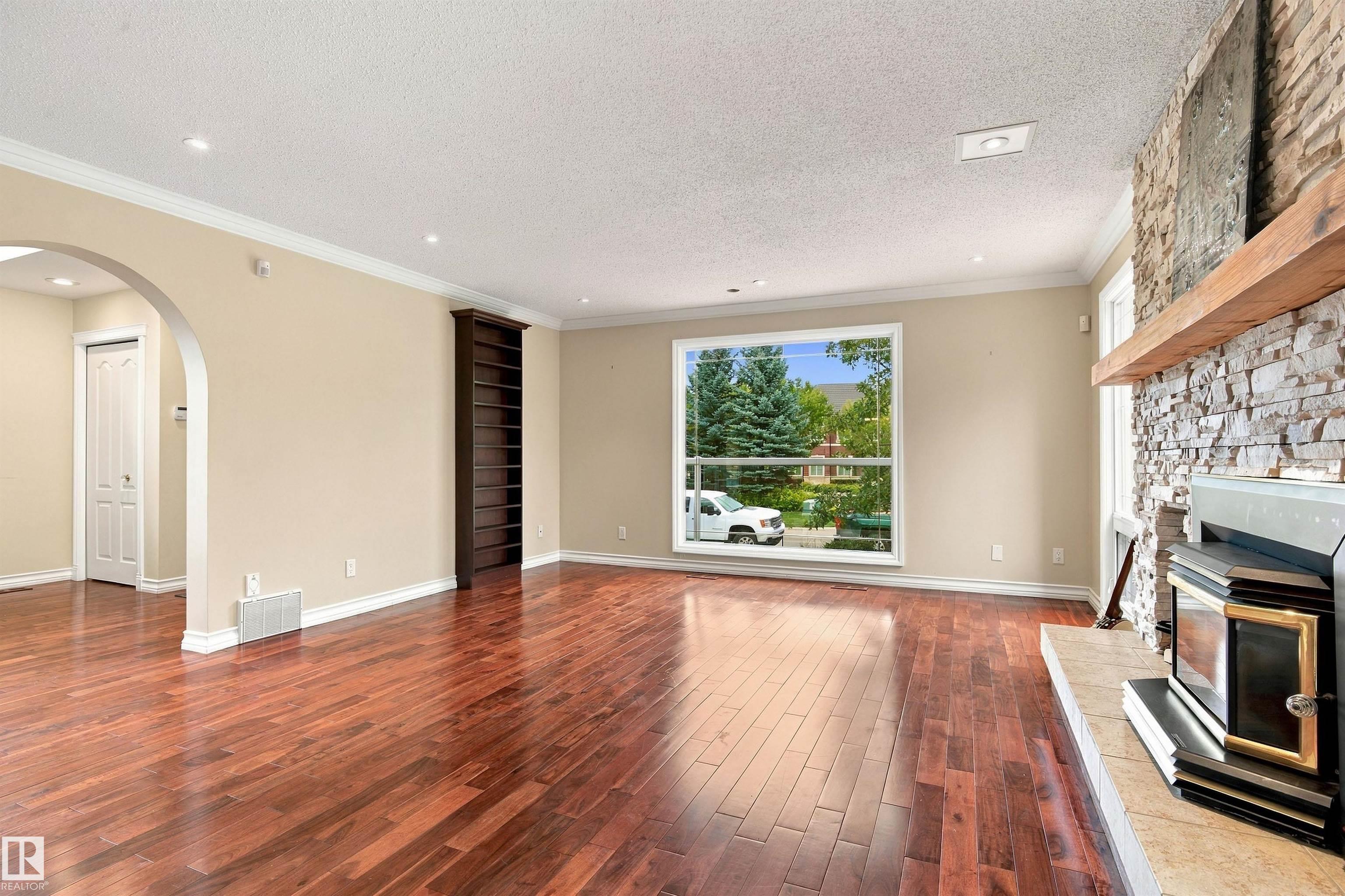 Listing photo thumbnail