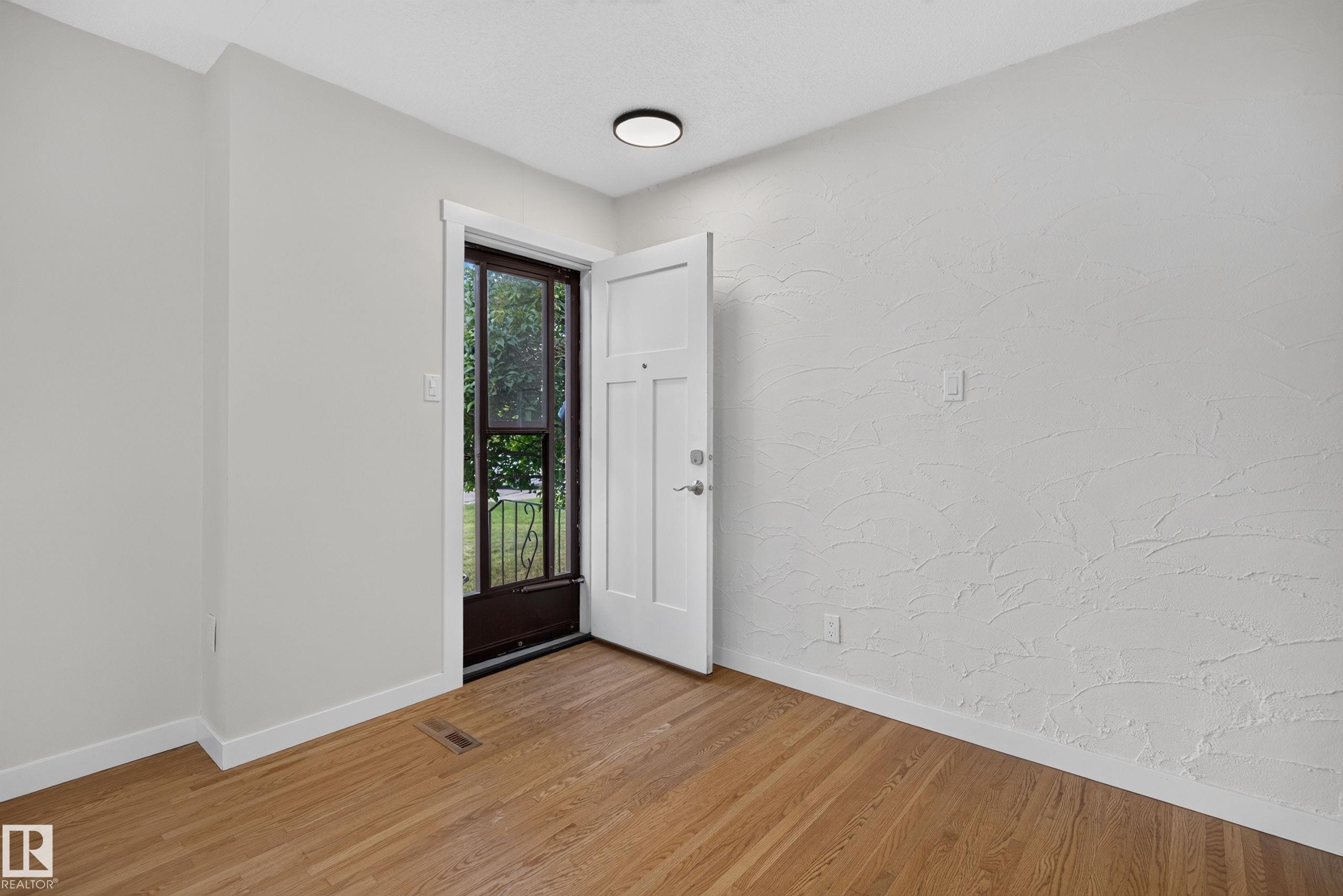 Listing photo thumbnail