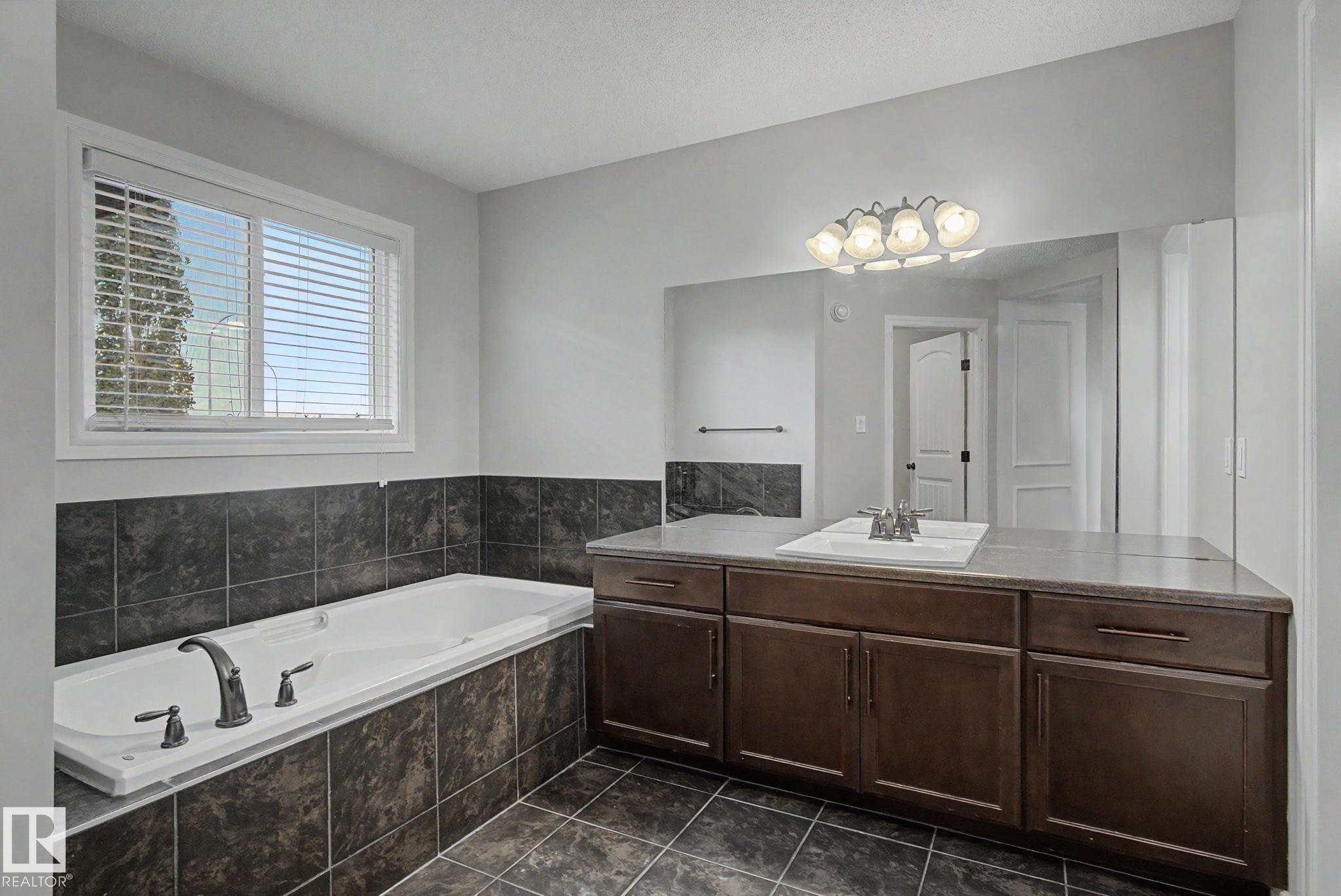 Photo 34 at 15868 10 Avenue SW, Glenridding Heights, Edmonton