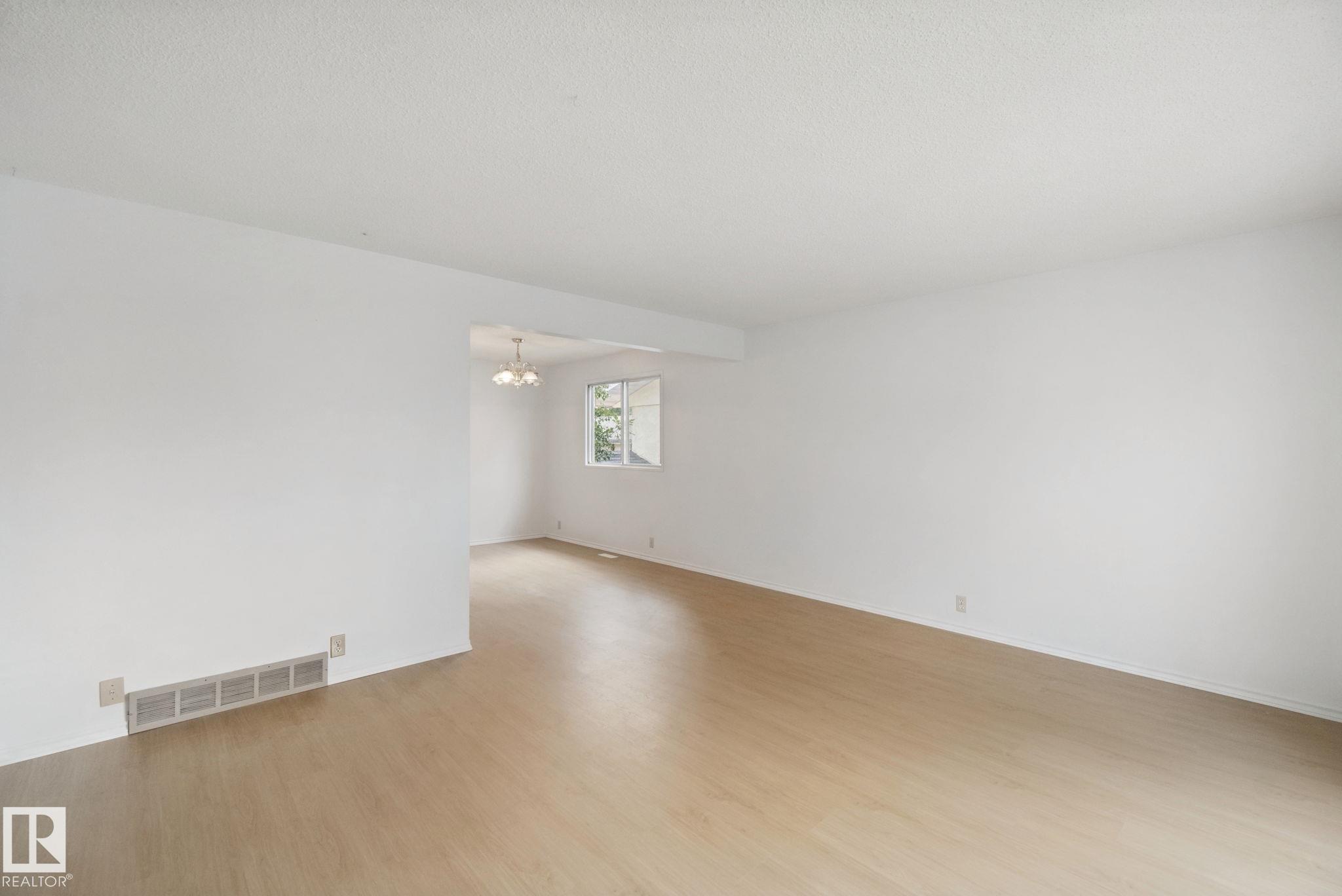 Photo 11 at 8807 181 Street NW, Belmead, Edmonton