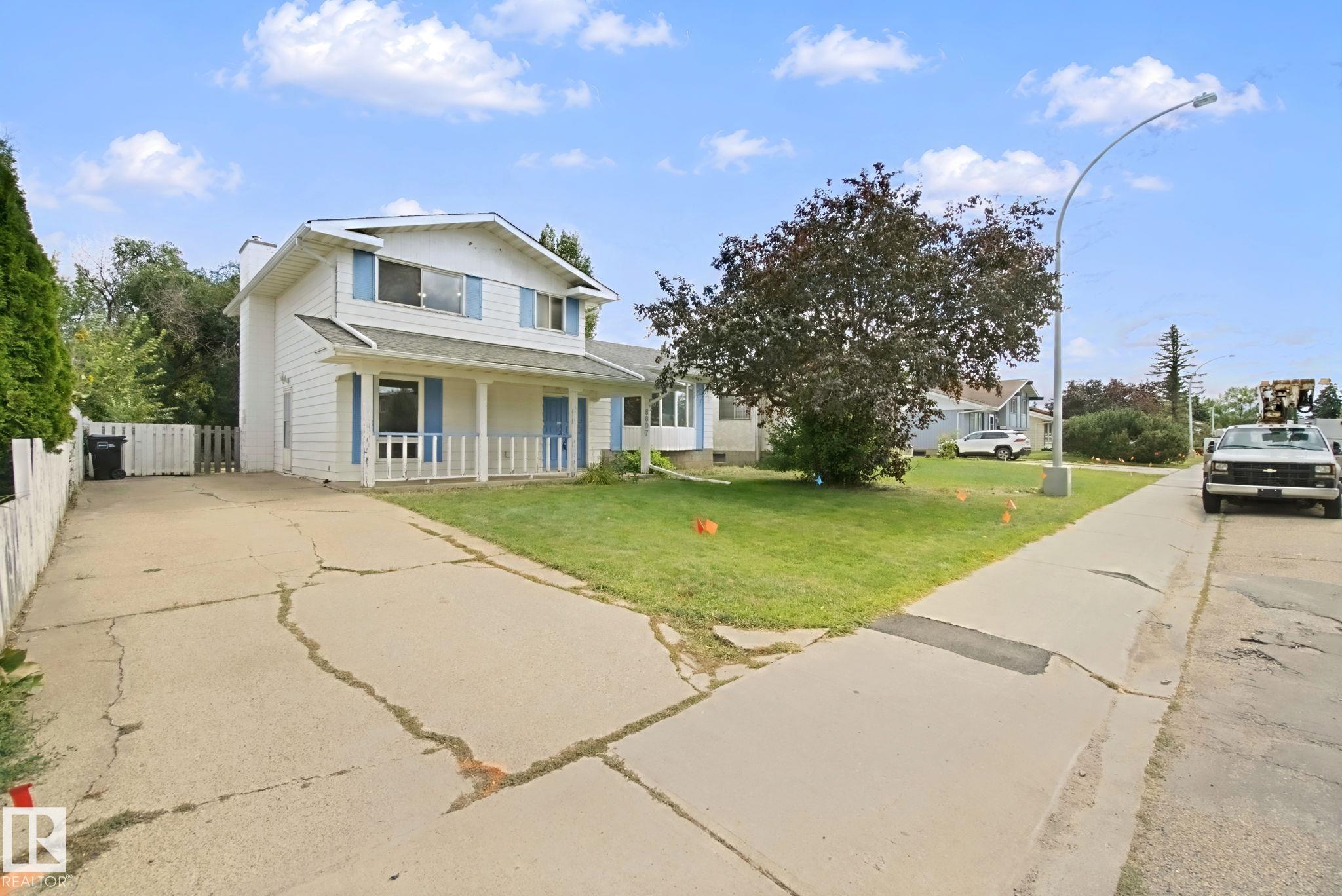 Photo 3 at 8807 181 Street NW, Belmead, Edmonton