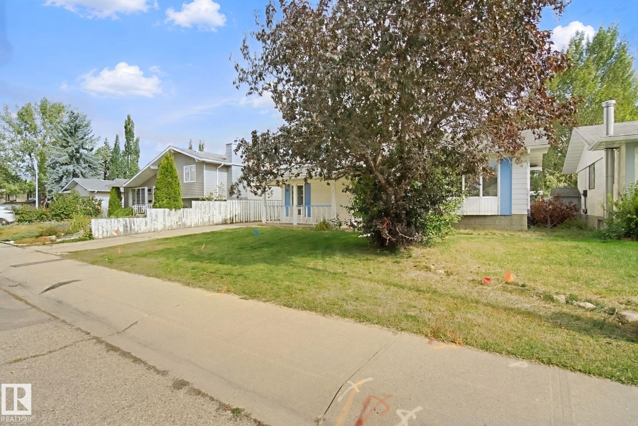Photo 4 at 8807 181 Street NW, Belmead, Edmonton