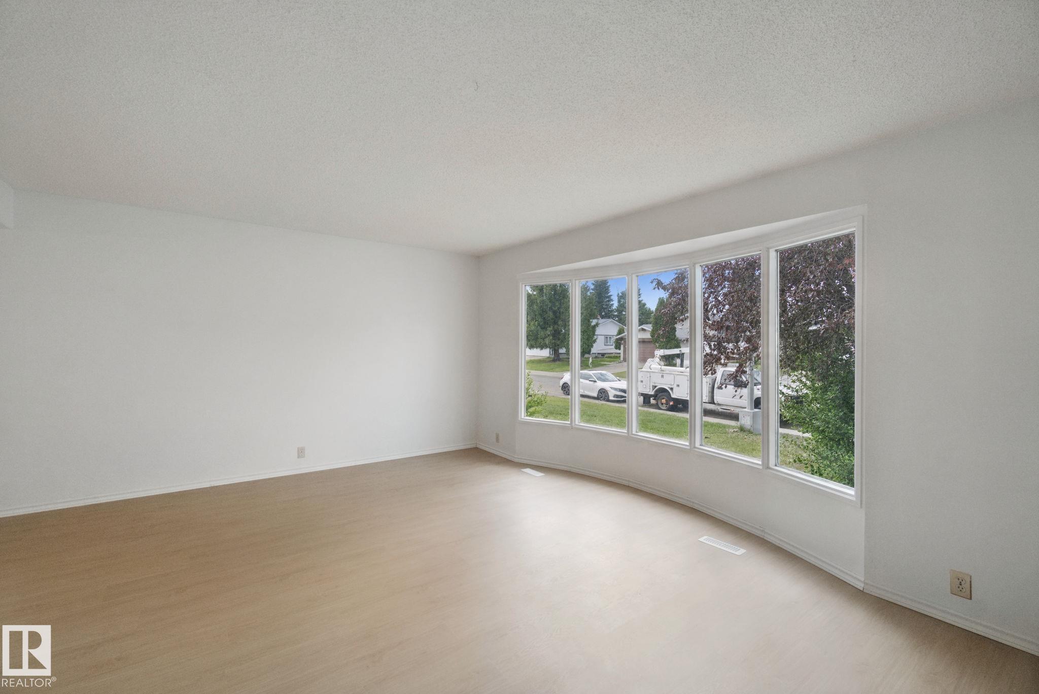 Photo 10 at 8807 181 Street NW, Belmead, Edmonton