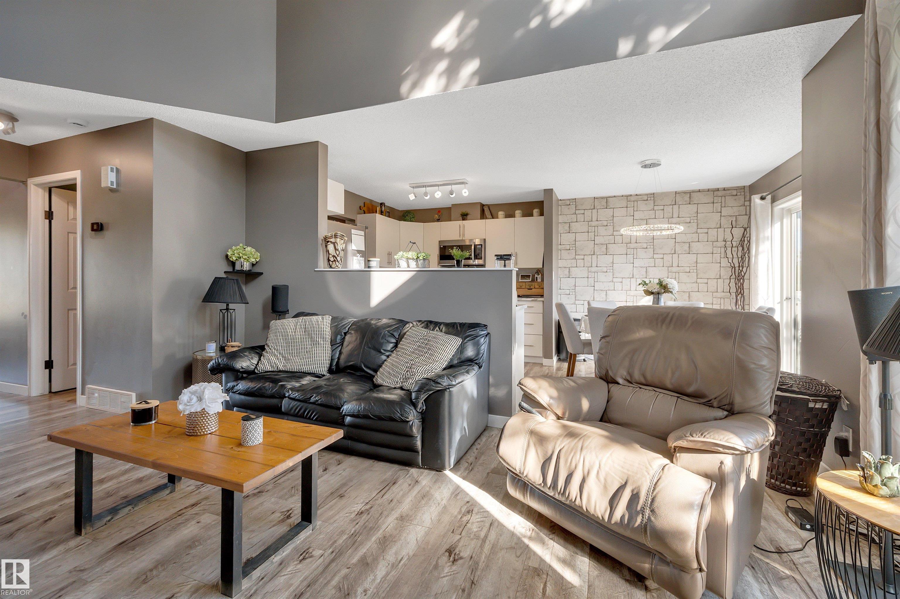 Photo 9 at 13 - 6608 158 Avenue NW, Ozerna, Edmonton