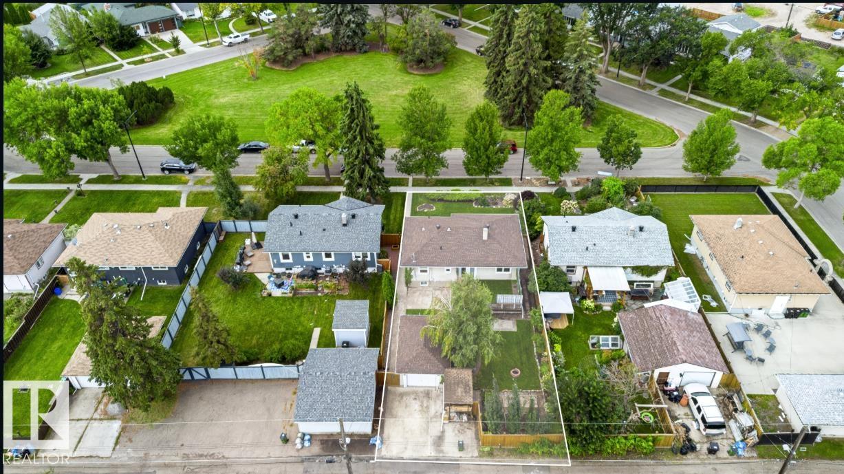 Photo 2 at 12255 Dovercourt Crescent NW, Dovercourt, Edmonton