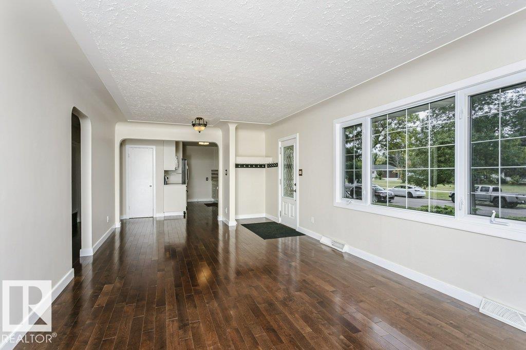 Photo 4 at 12255 Dovercourt Crescent NW, Dovercourt, Edmonton