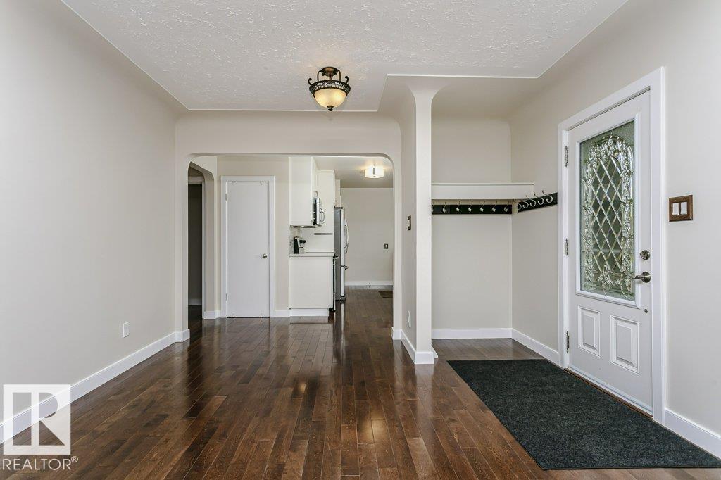 Photo 5 at 12255 Dovercourt Crescent NW, Dovercourt, Edmonton