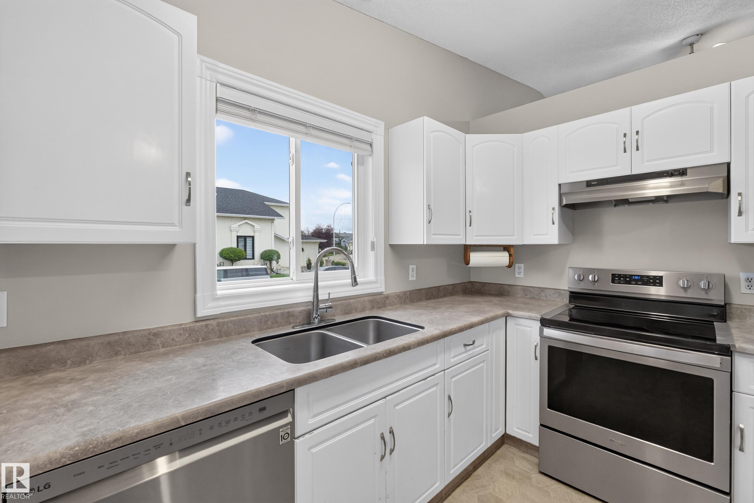 Photo 14 at 365 Hollick-kenyon Road NW, Hollick-Kenyon, Edmonton