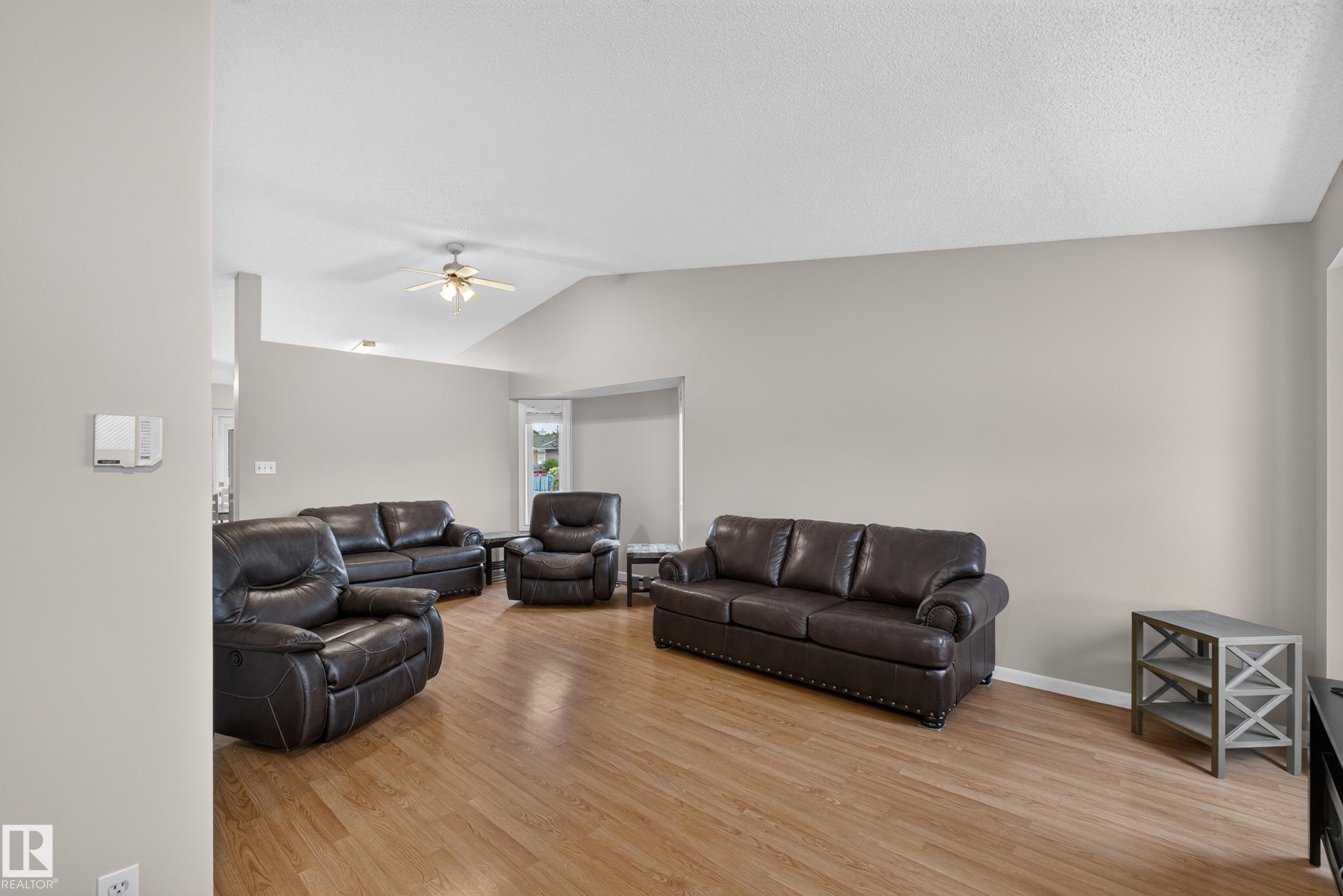 Photo 3 at 365 Hollick-kenyon Road NW, Hollick-Kenyon, Edmonton