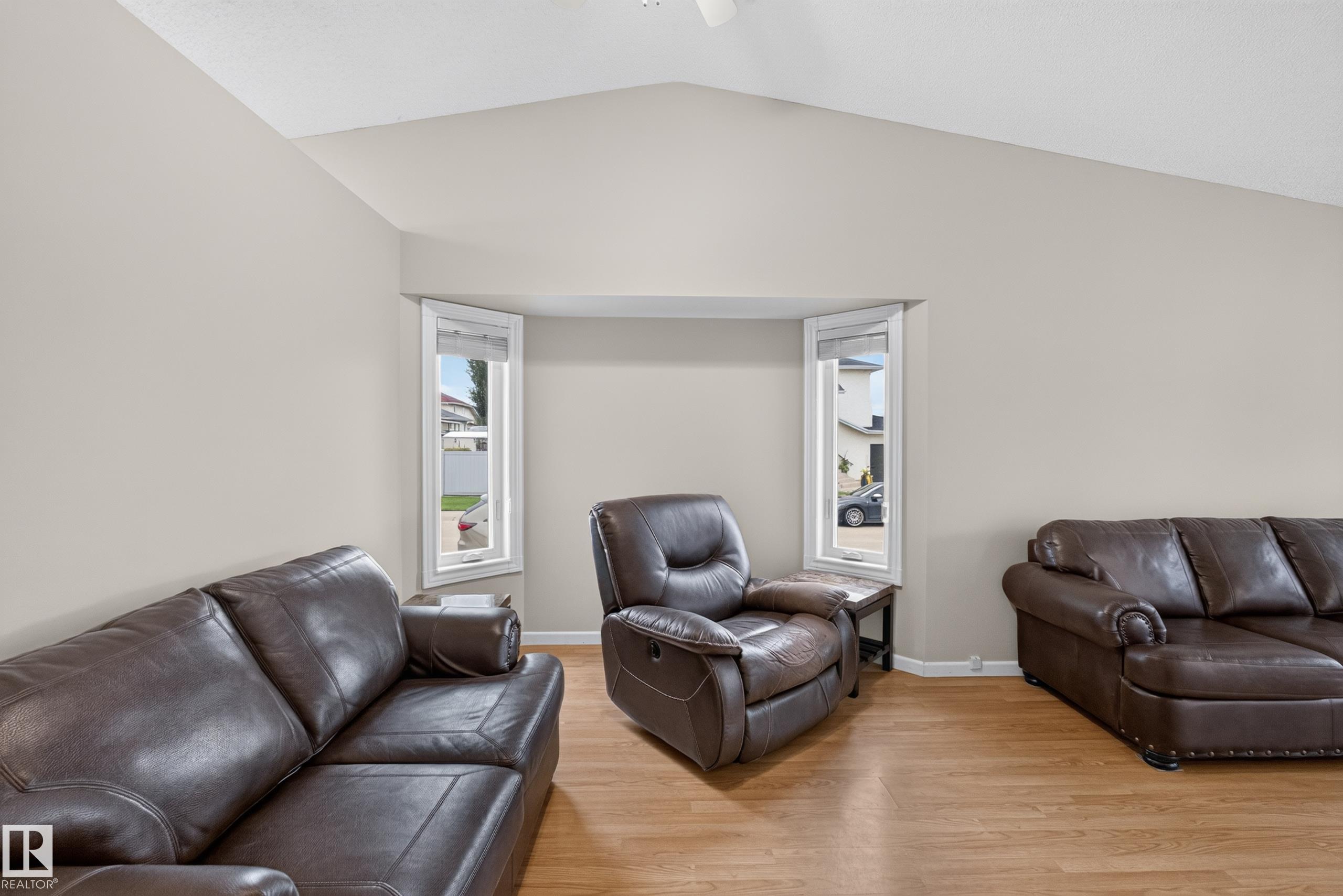 Photo 9 at 365 Hollick-kenyon Road NW, Hollick-Kenyon, Edmonton