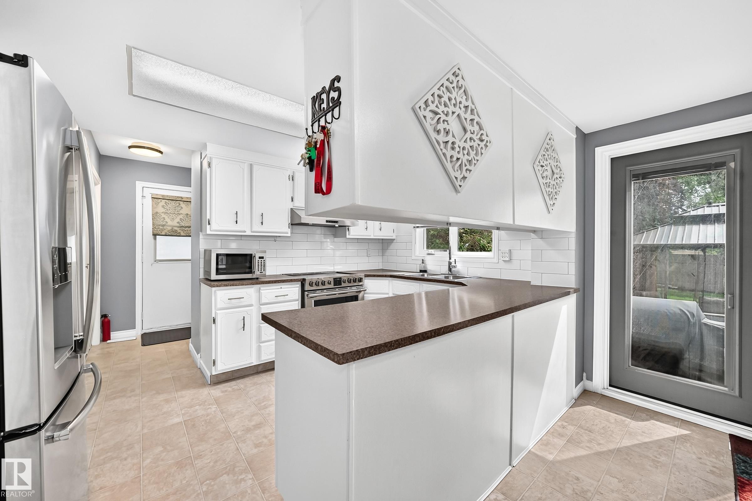 Photo 11 at 10451 26 Avenue NW, Ermineskin, Edmonton