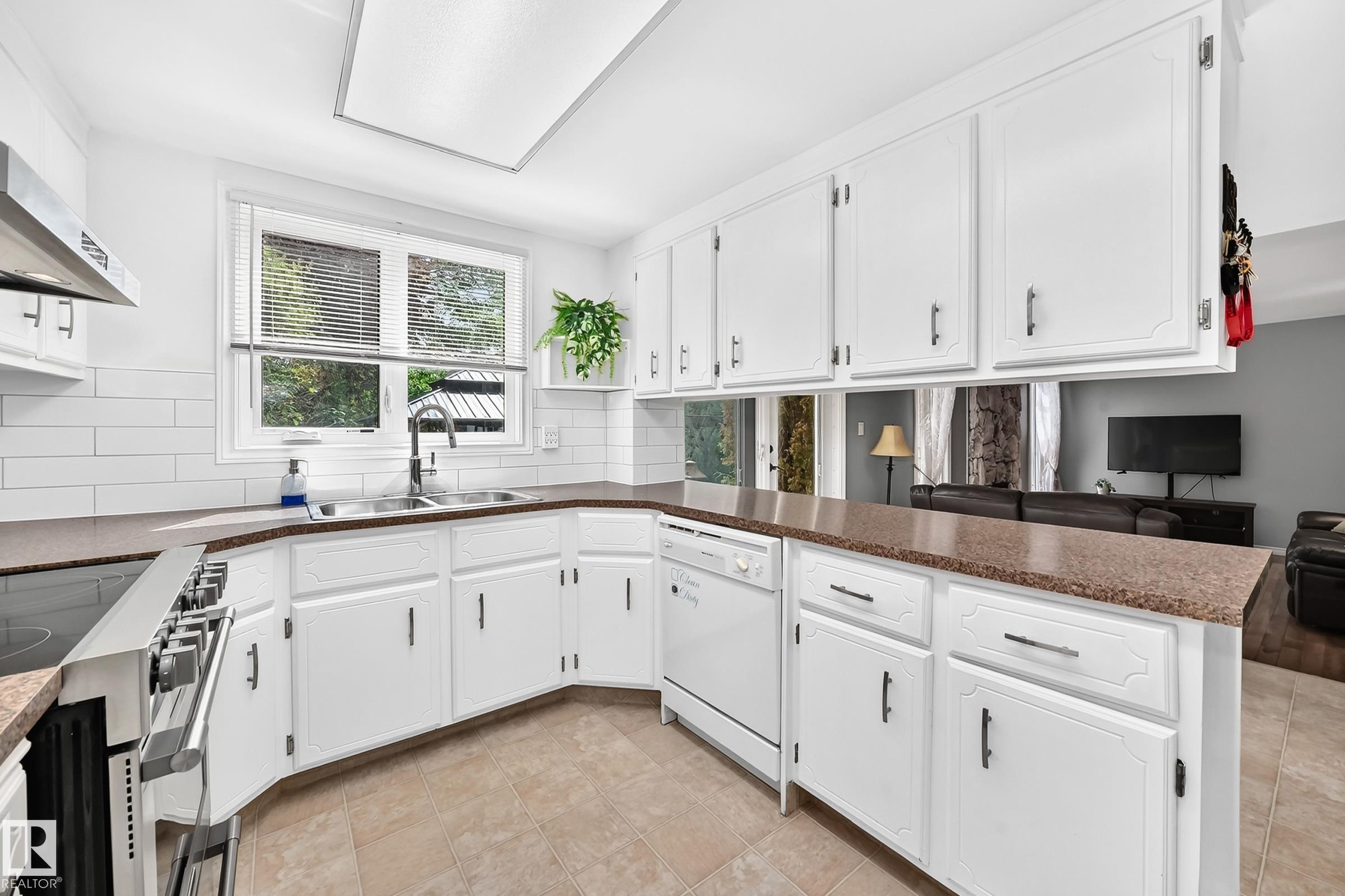 Photo 8 at 10451 26 Avenue NW, Ermineskin, Edmonton
