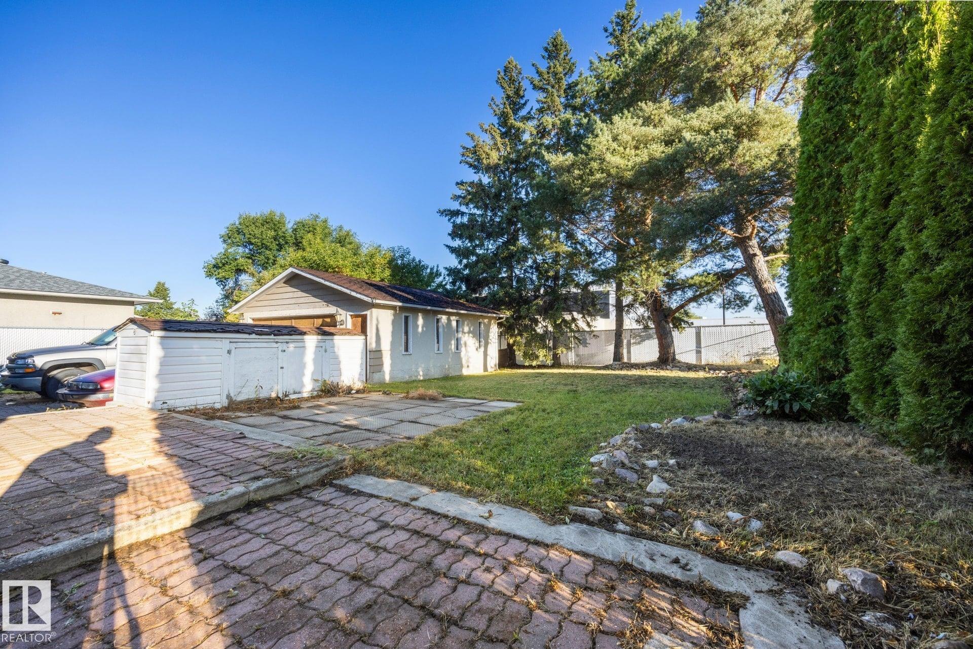 Listing photo thumbnail