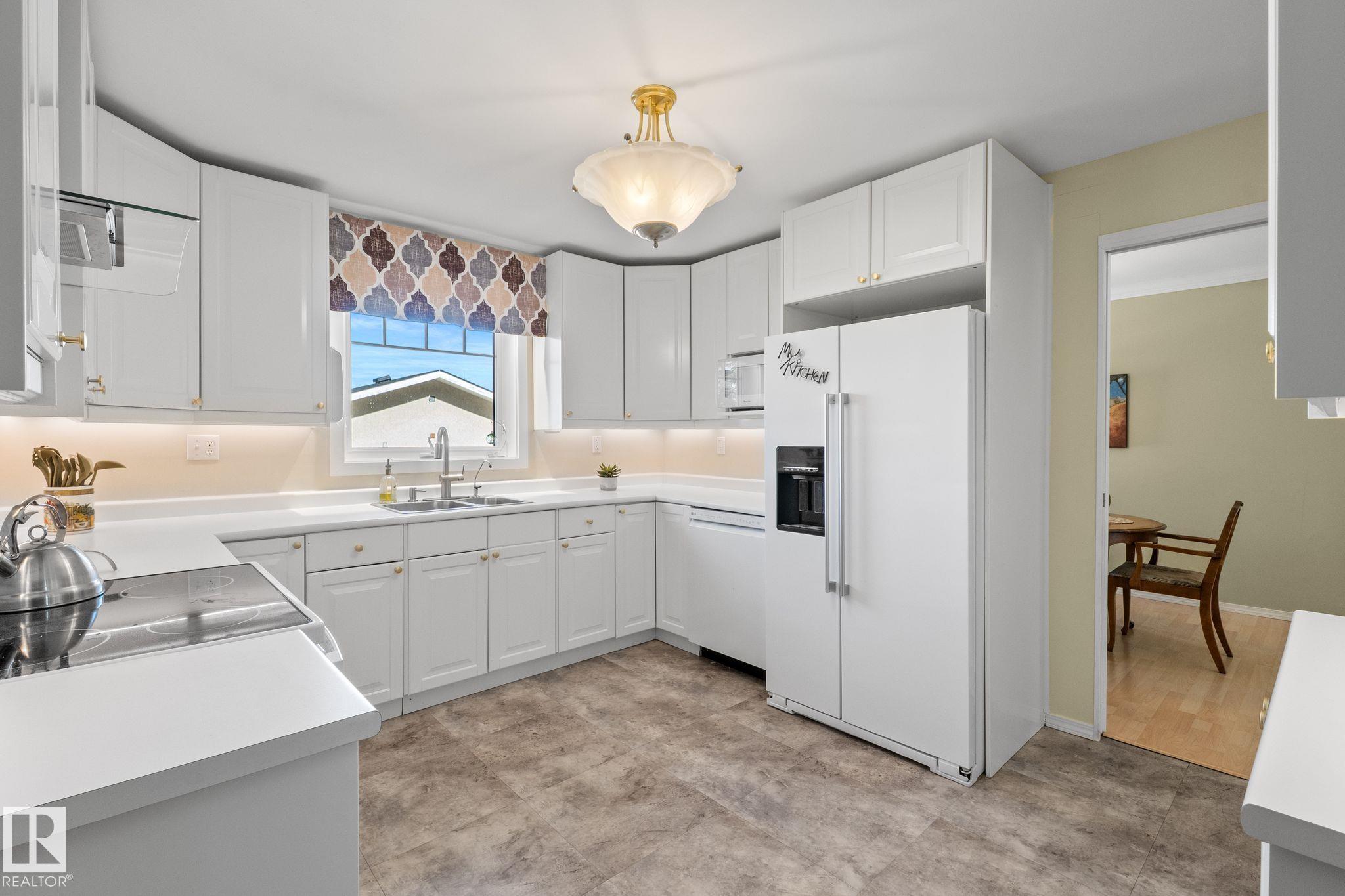 Photo 12 at 15716 78a Avenue NW, Patricia Heights, Edmonton