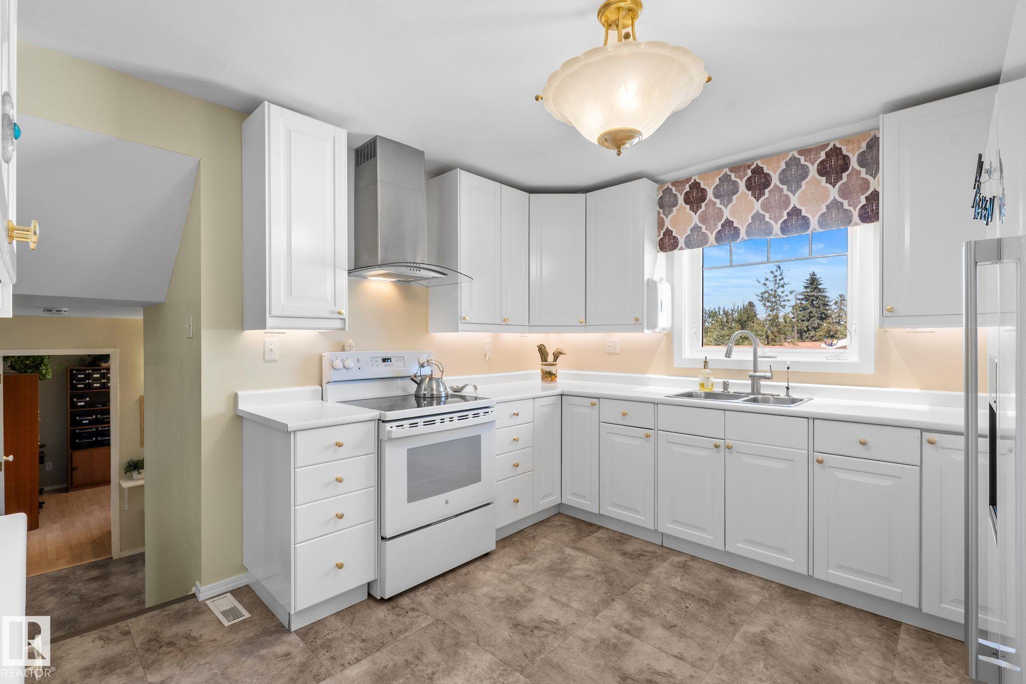 Photo 17 at 15716 78a Avenue NW, Patricia Heights, Edmonton