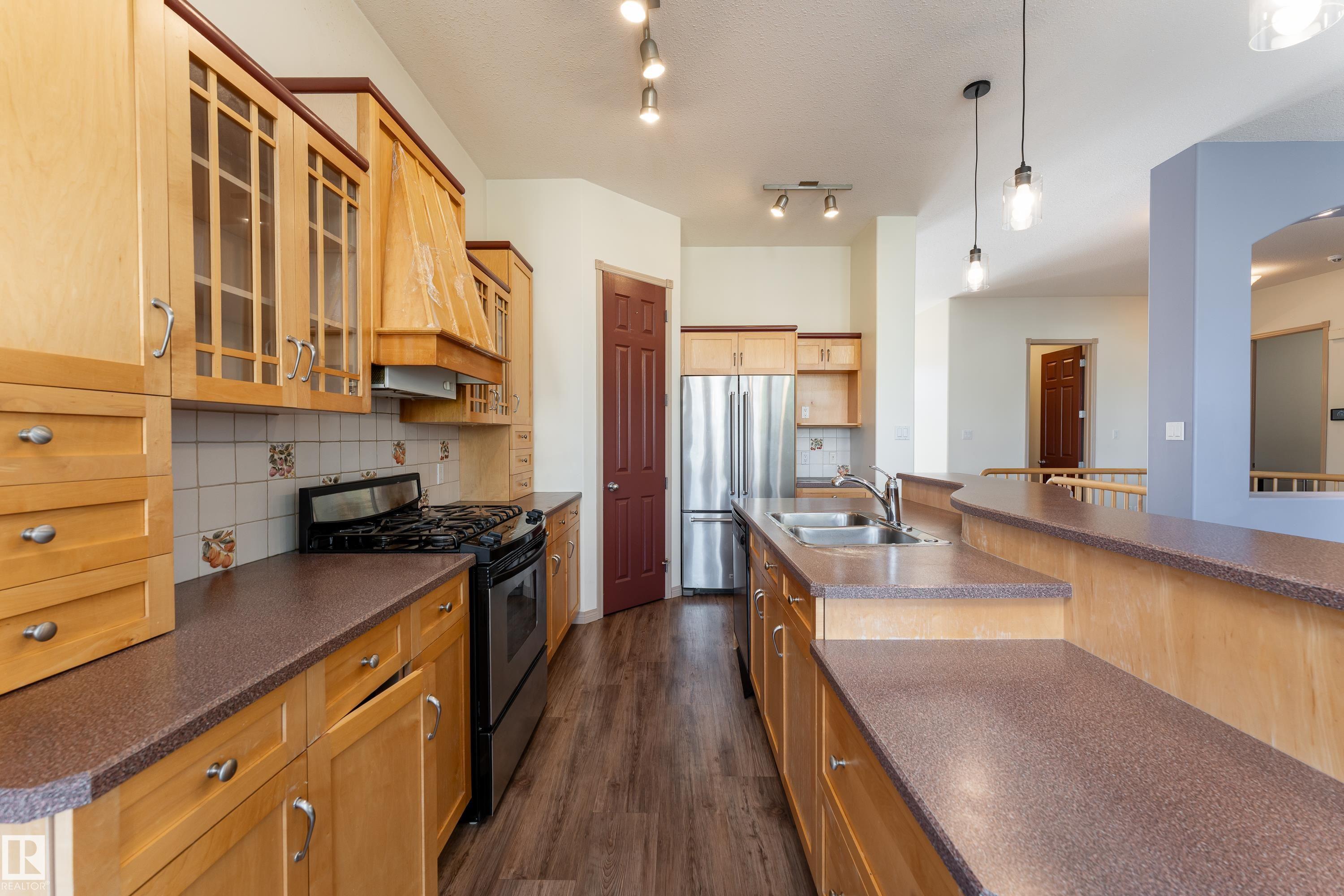 Photo 4 at 1462 Loewen crest NW, Leger, Edmonton