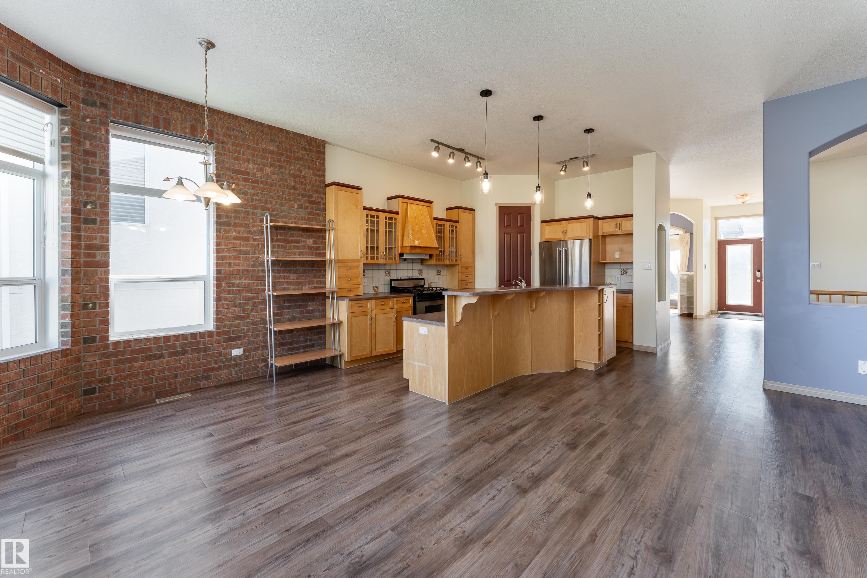 Photo 5 at 1462 Loewen crest NW, Leger, Edmonton