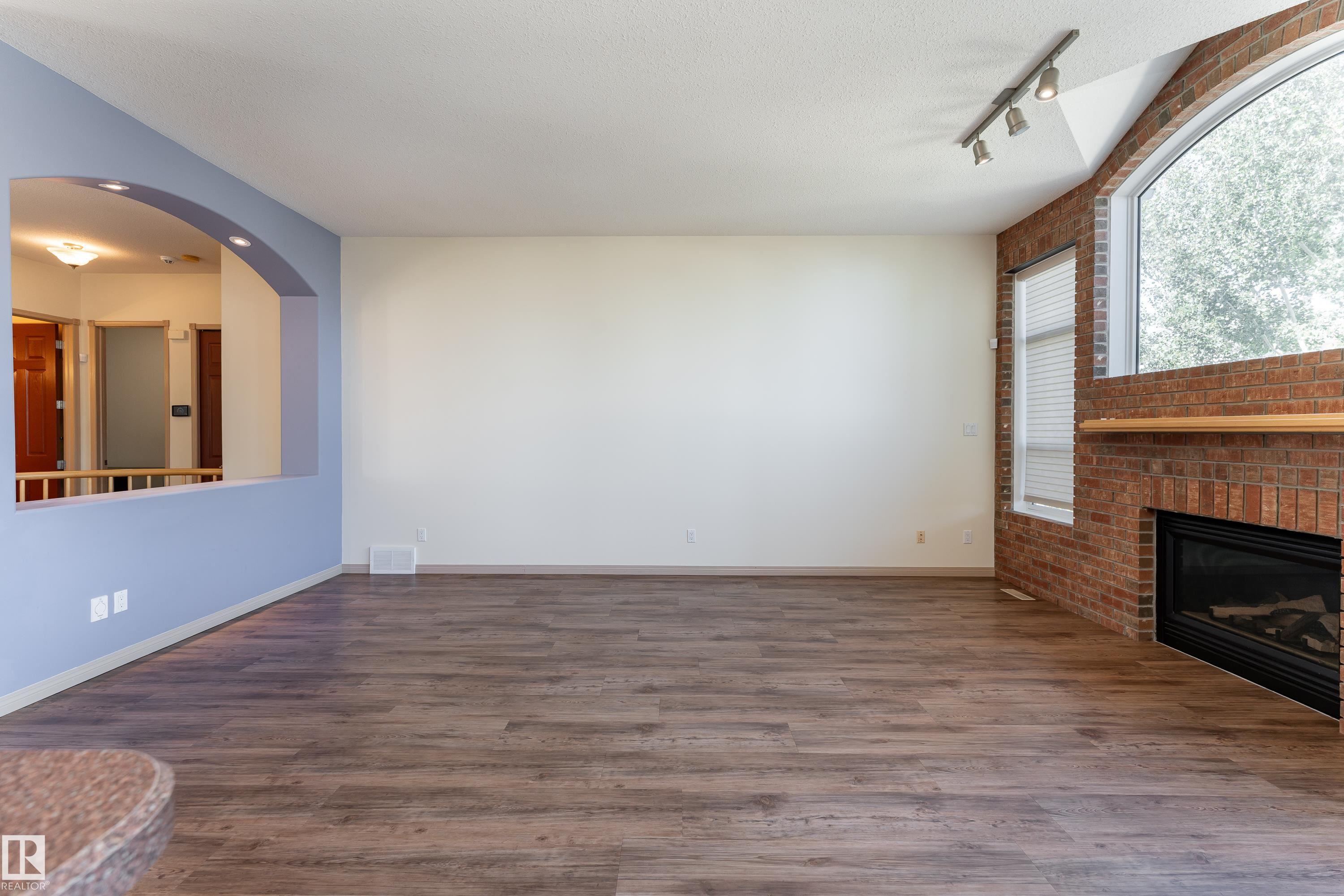 Photo 8 at 1462 Loewen crest NW, Leger, Edmonton