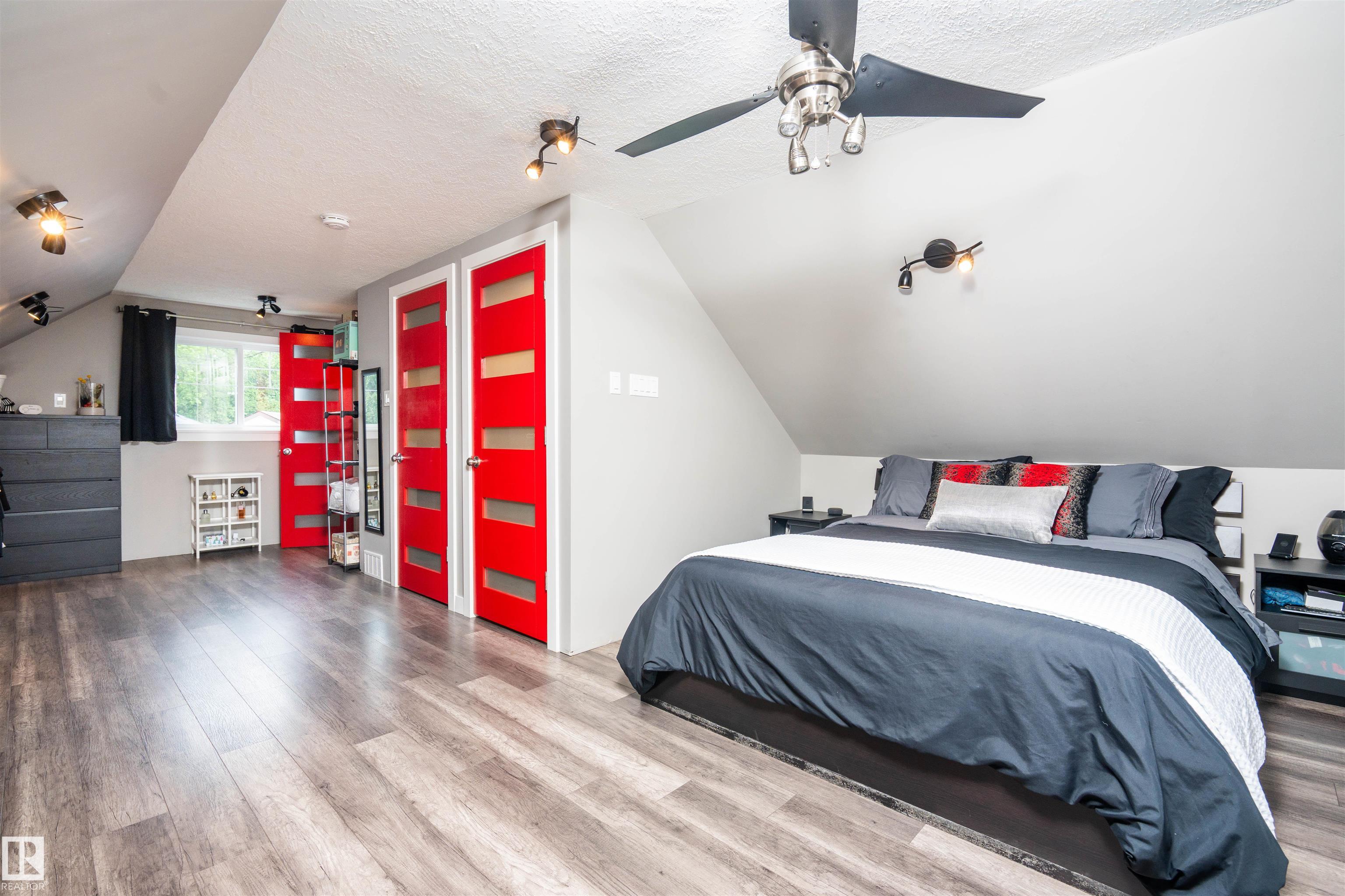 Photo 12 at 6111 119 Avenue NW, Montrose, Edmonton