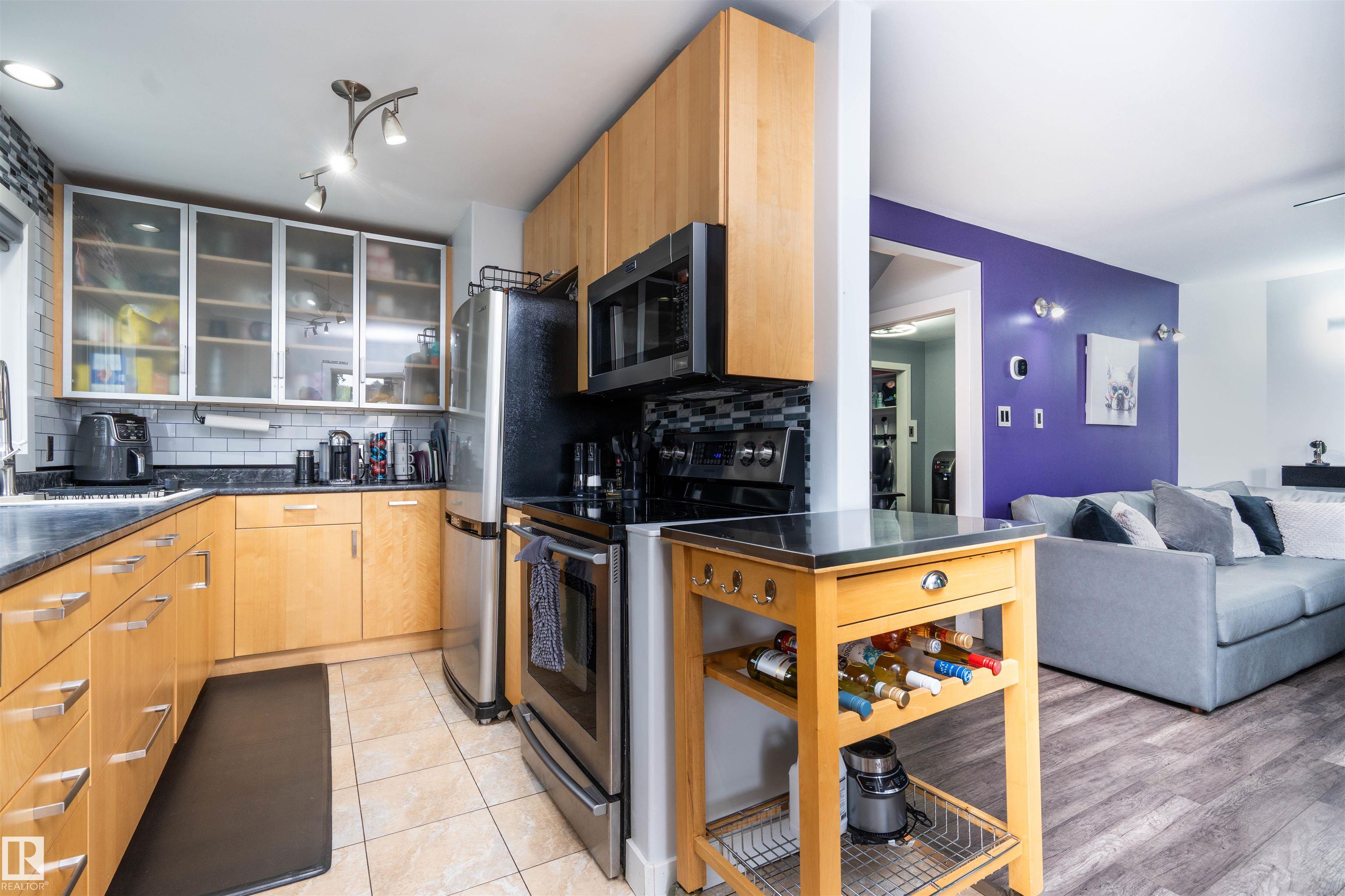 Photo 3 at 6111 119 Avenue NW, Montrose, Edmonton