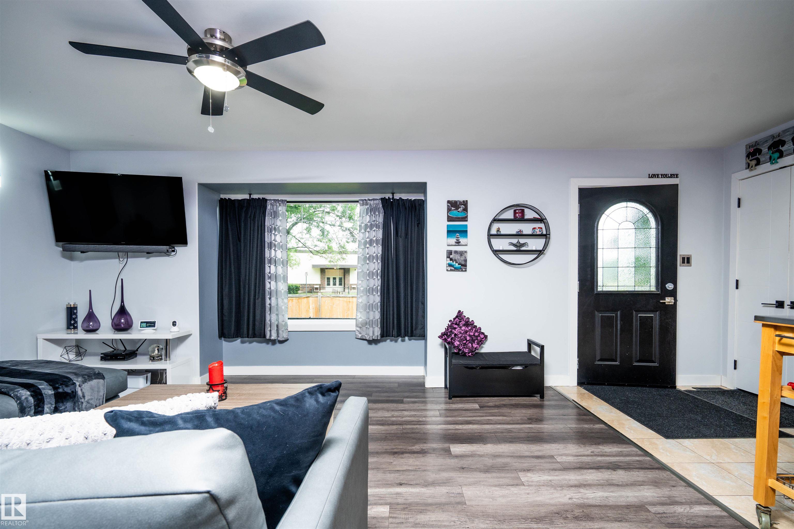 Photo 7 at 6111 119 Avenue NW, Montrose, Edmonton