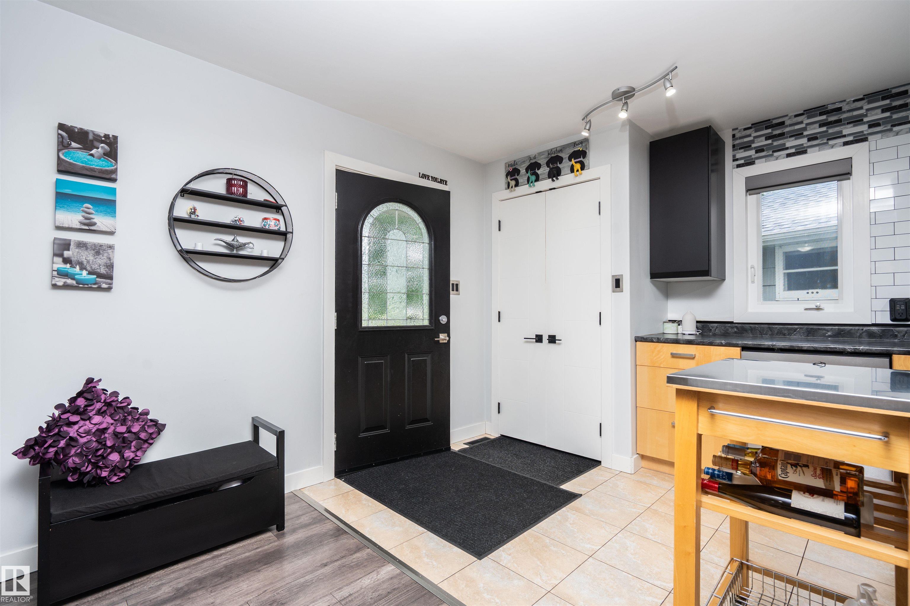 Photo 8 at 6111 119 Avenue NW, Montrose, Edmonton