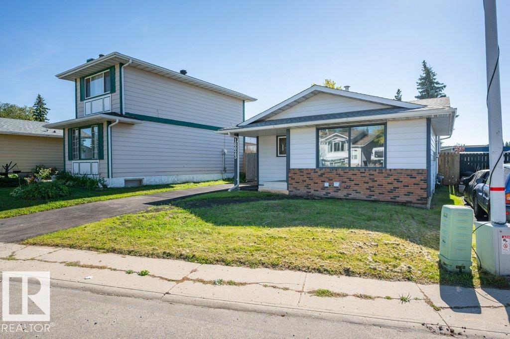 Photo 2 at 18023 73 Avenue NW, Lymburn, Edmonton