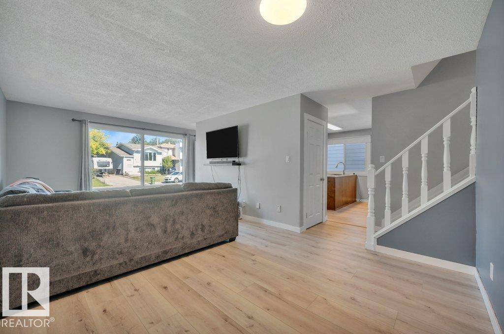 Photo 12 at 18023 73 Avenue NW, Lymburn, Edmonton