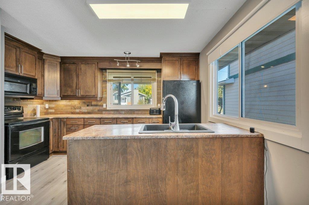 Photo 18 at 18023 73 Avenue NW, Lymburn, Edmonton