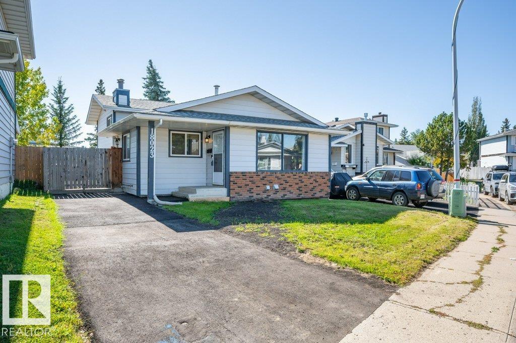 Photo 4 at 18023 73 Avenue NW, Lymburn, Edmonton