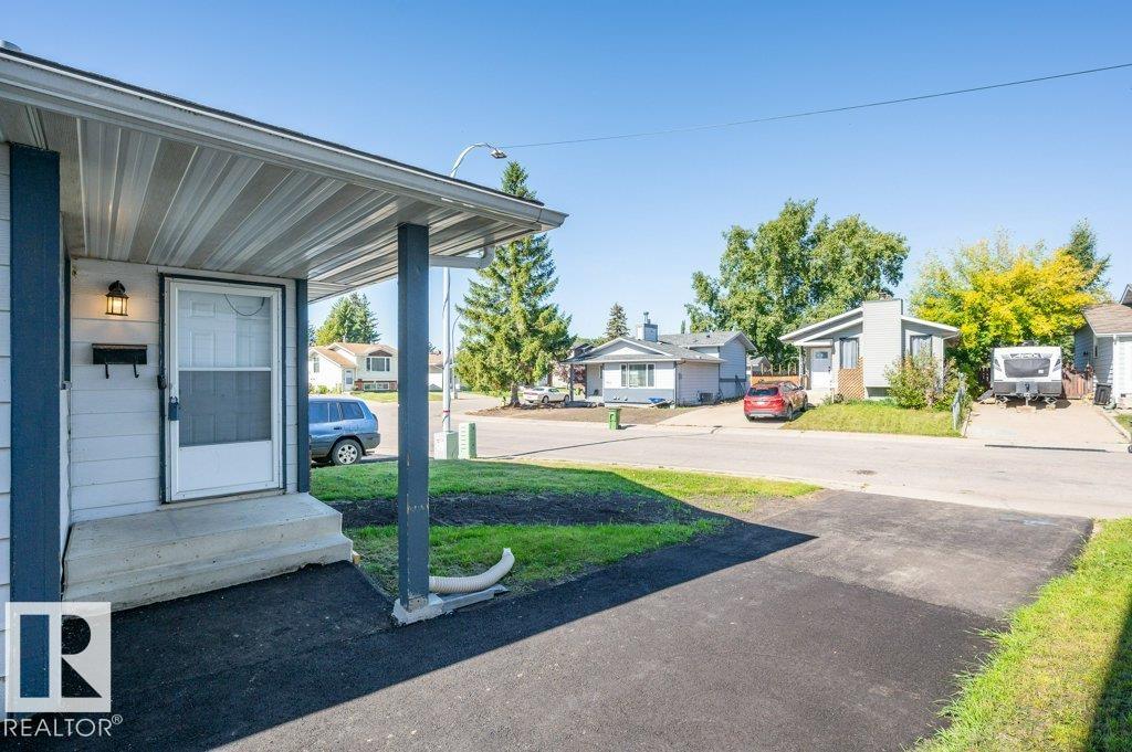 Photo 5 at 18023 73 Avenue NW, Lymburn, Edmonton