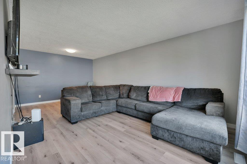 Photo 8 at 18023 73 Avenue NW, Lymburn, Edmonton