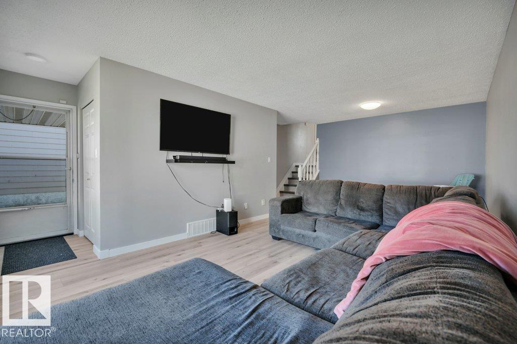 Photo 9 at 18023 73 Avenue NW, Lymburn, Edmonton